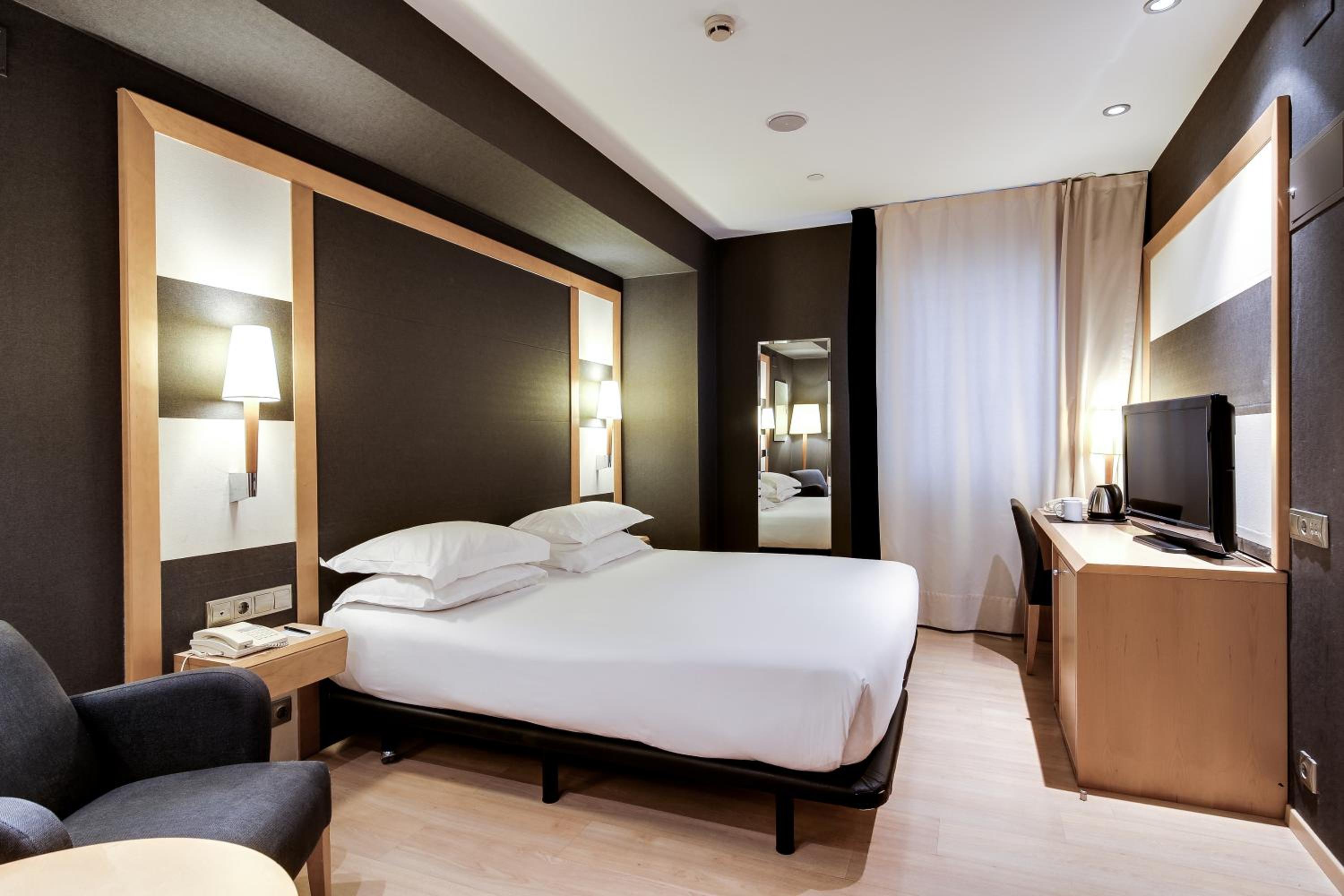 Standard Double or Twin Room photo 2