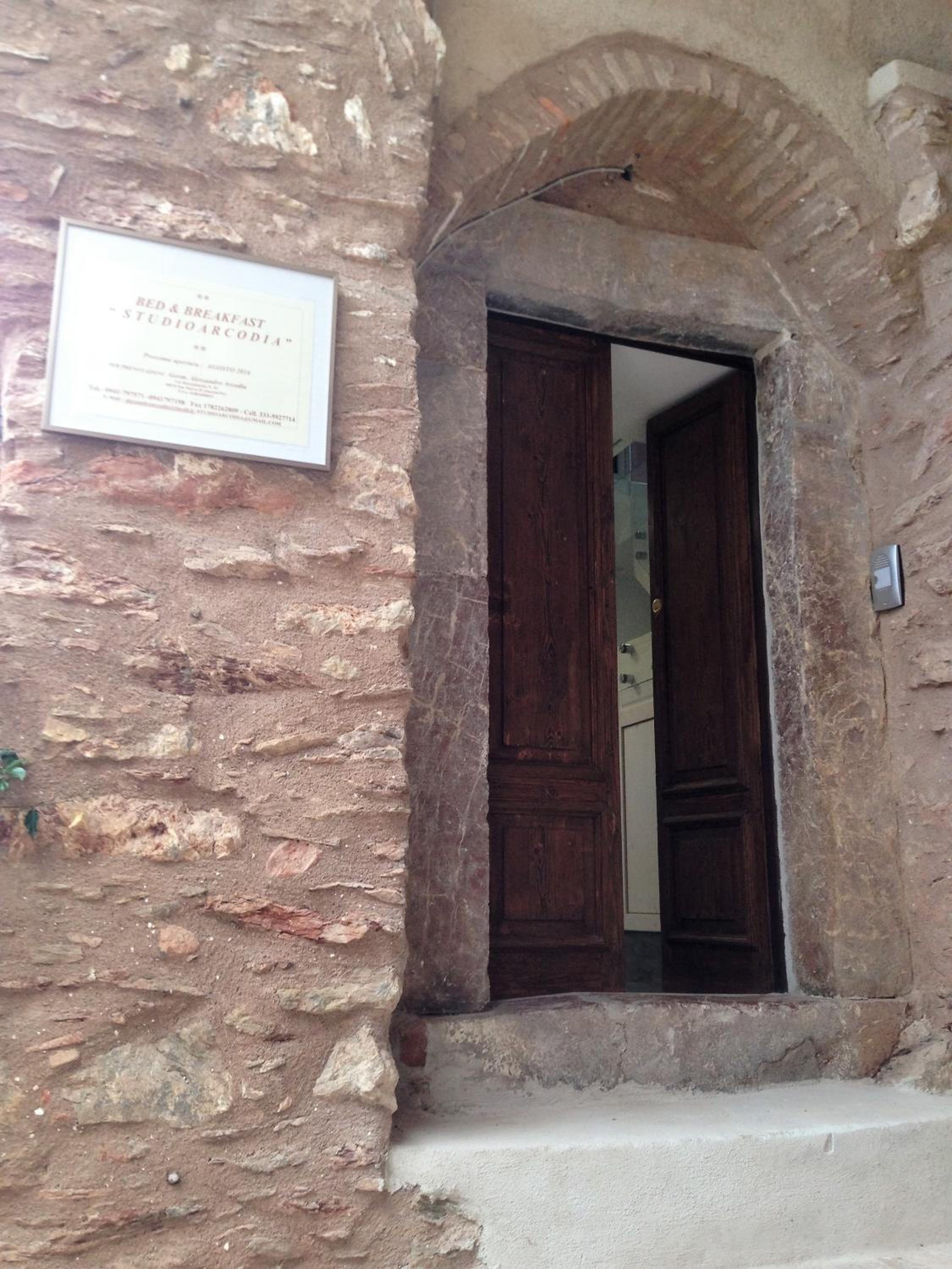 Double Room - Photo 8