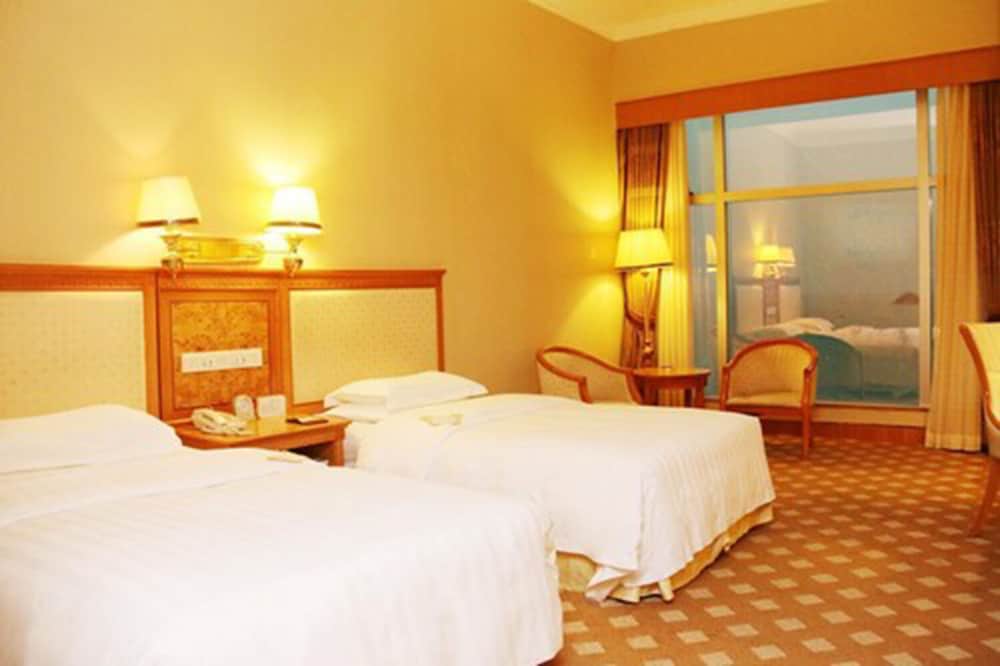 Superior Twin Room, Mountain View photo 3