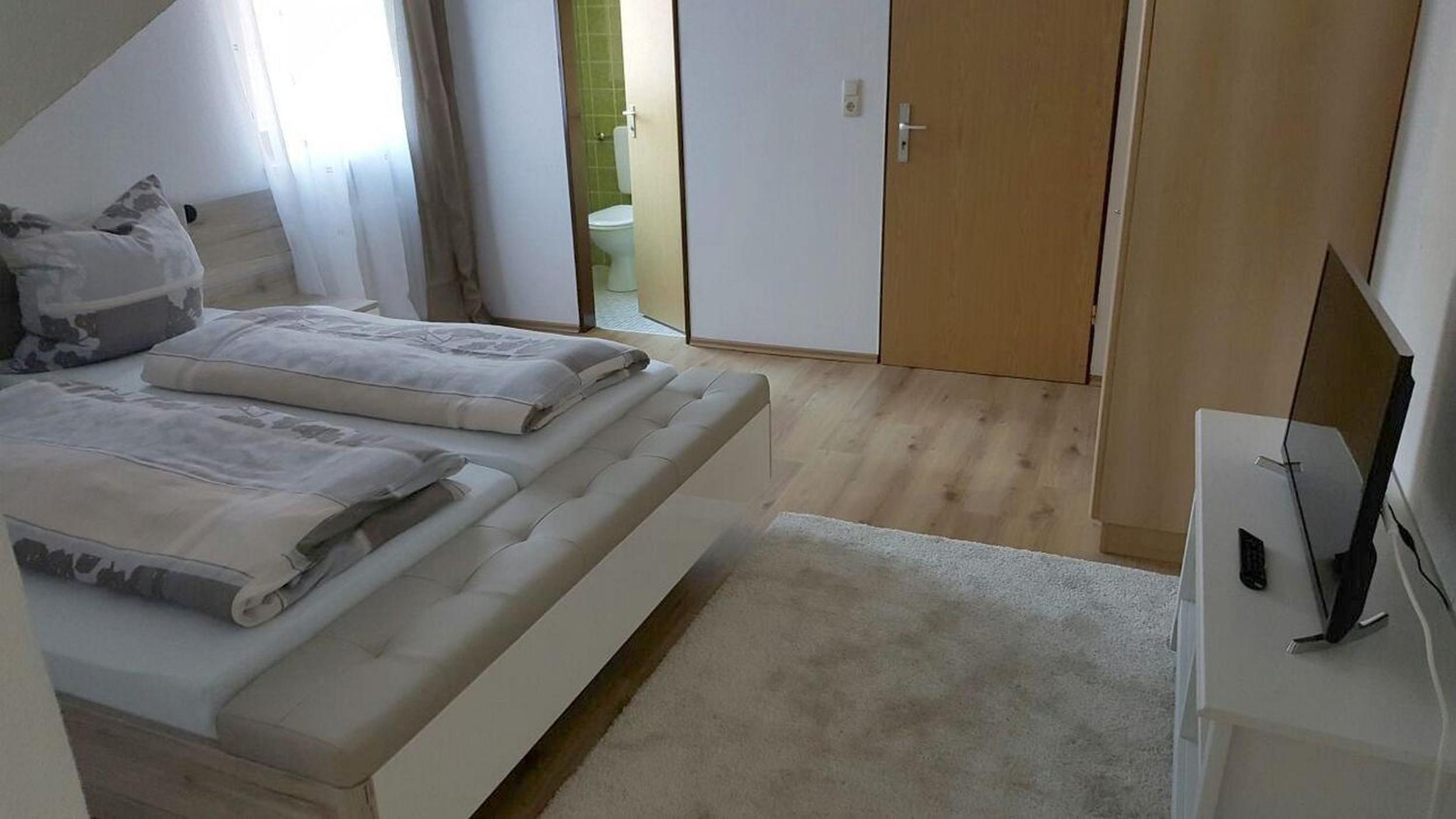 Double Room - Photo 5