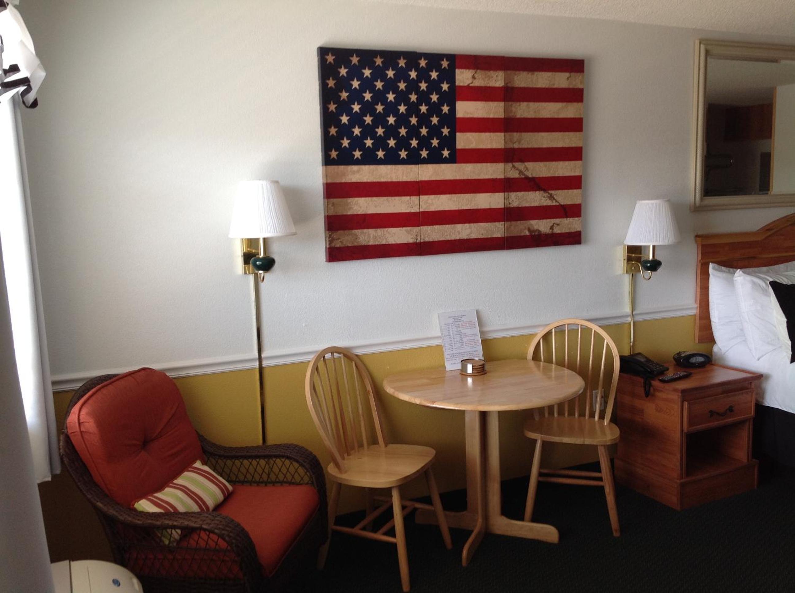 King Room - Non-Smoking - Photo 2