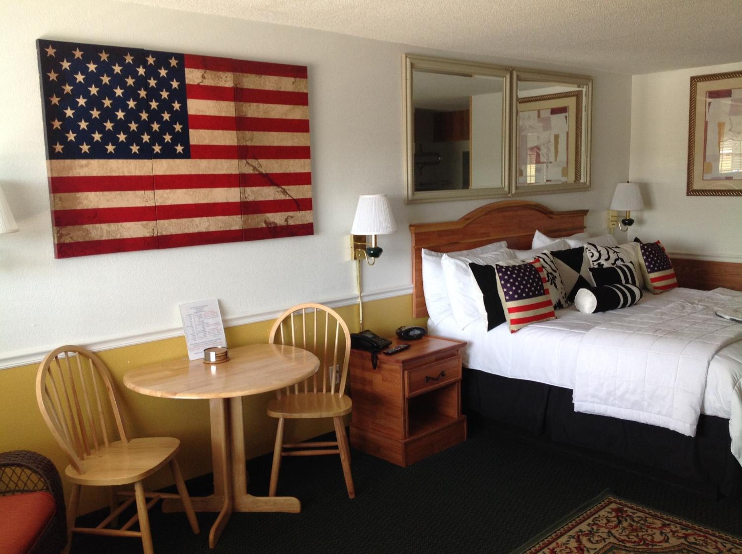 King Room - Non-Smoking - Photo 8