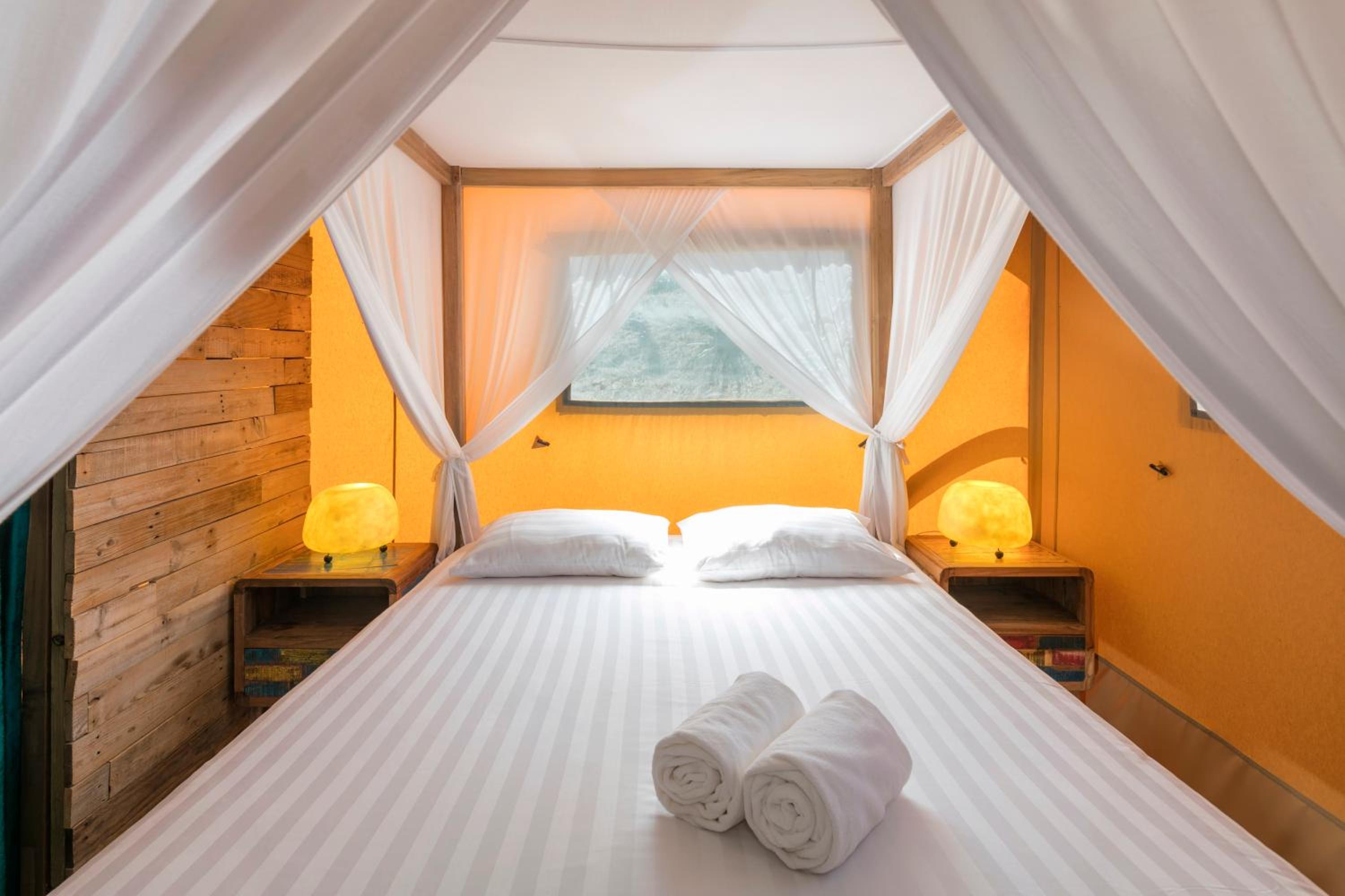 TENT 4