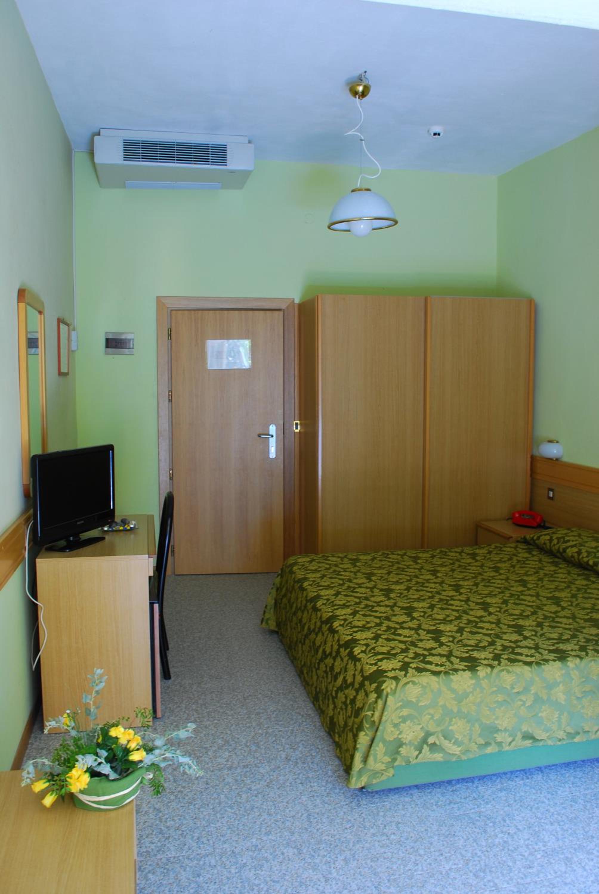 Double or Twin Room - Photo 2