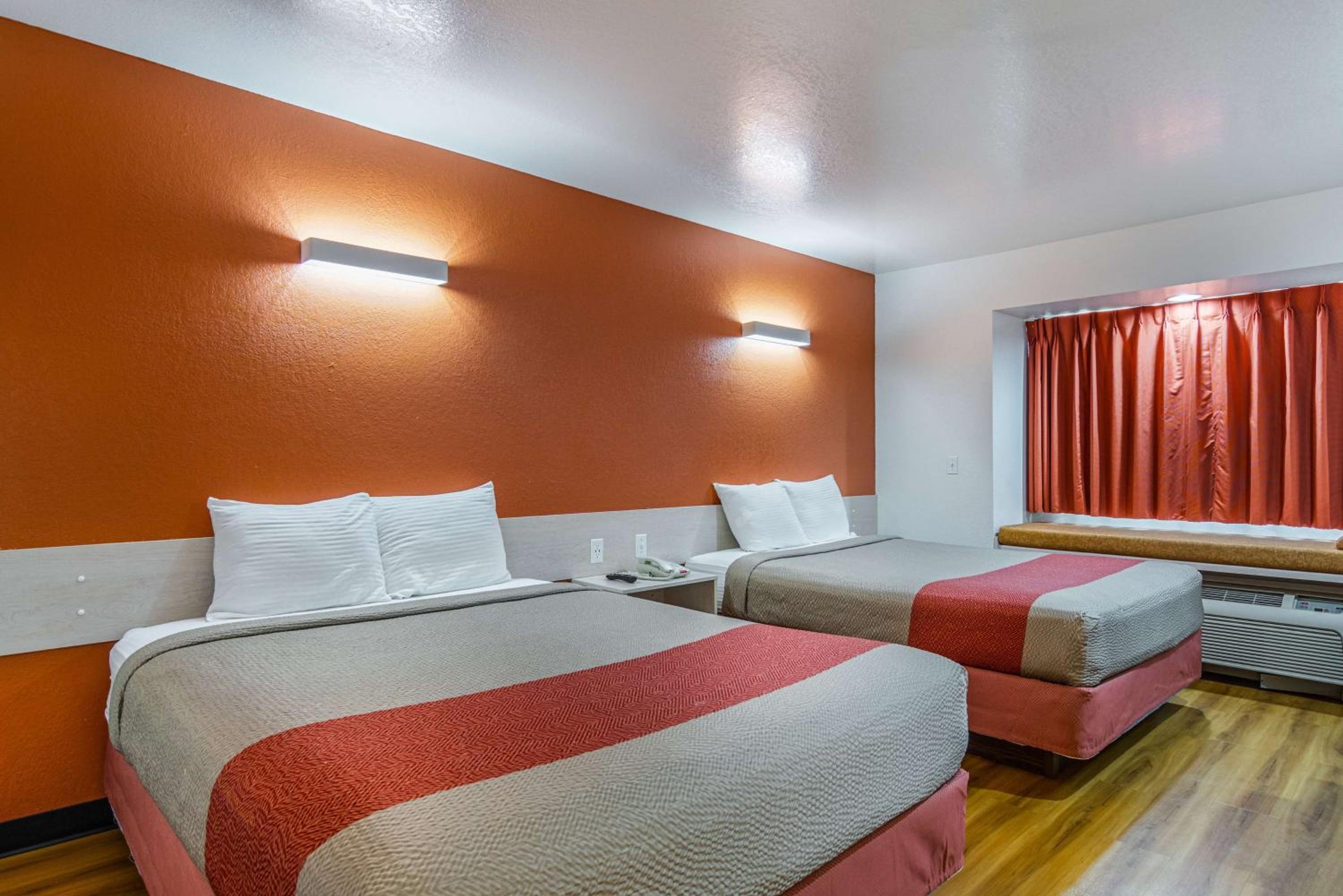 Queen Room with Two Queen Beds - Non-Smoking - Photo 1