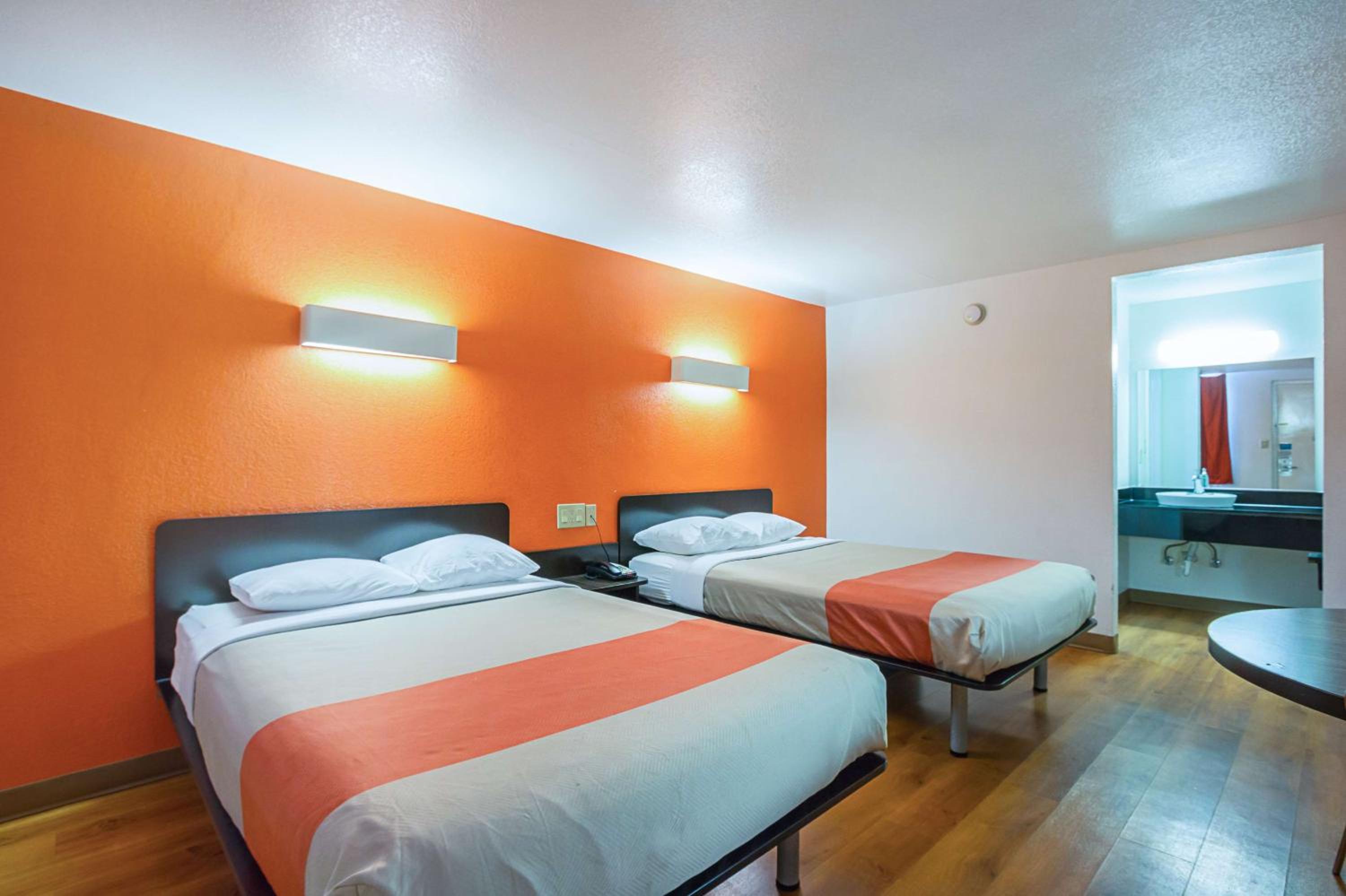 Quadruple Room - Non-Smoking - Photo 1