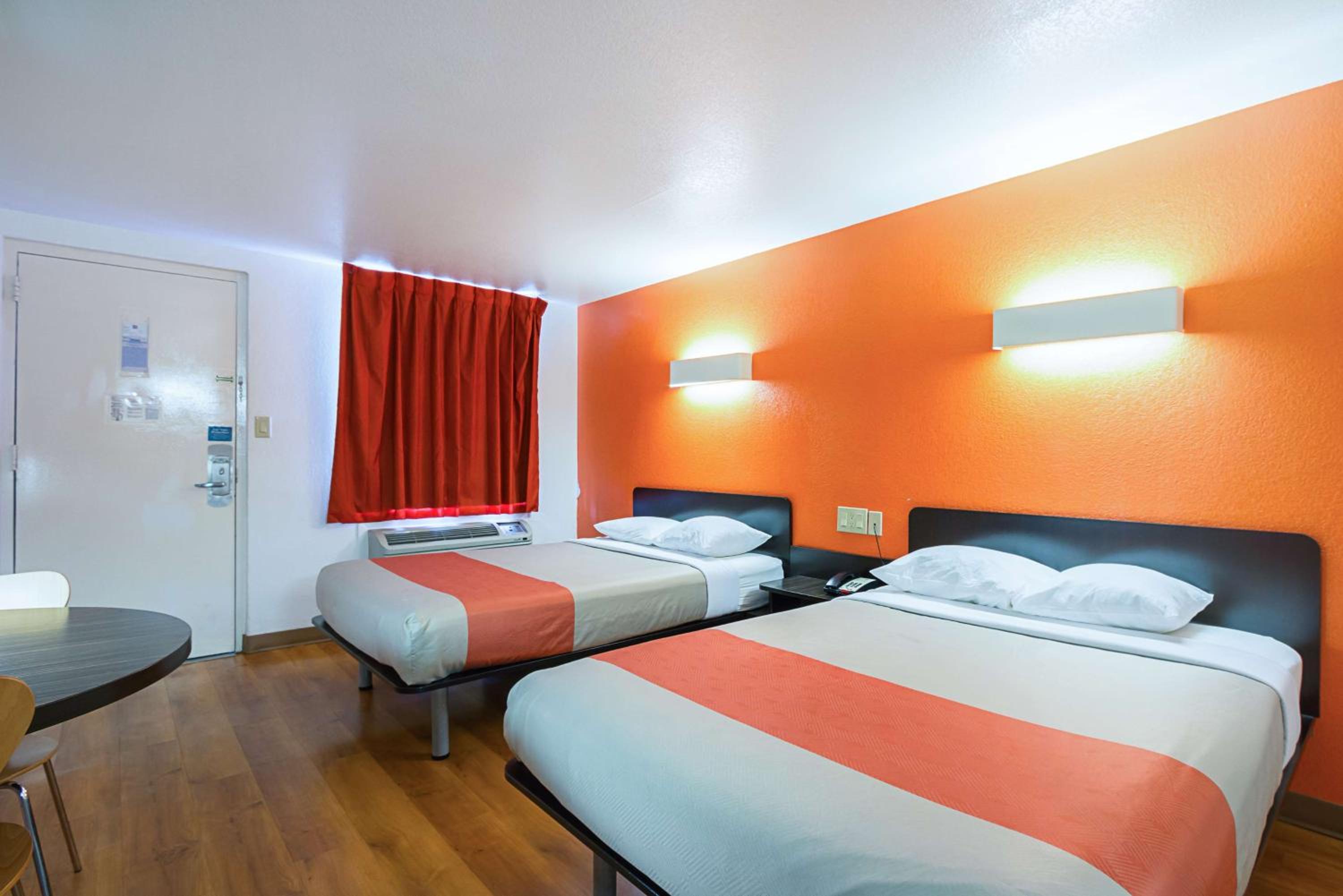 Quadruple Room - Non-Smoking - Photo 3