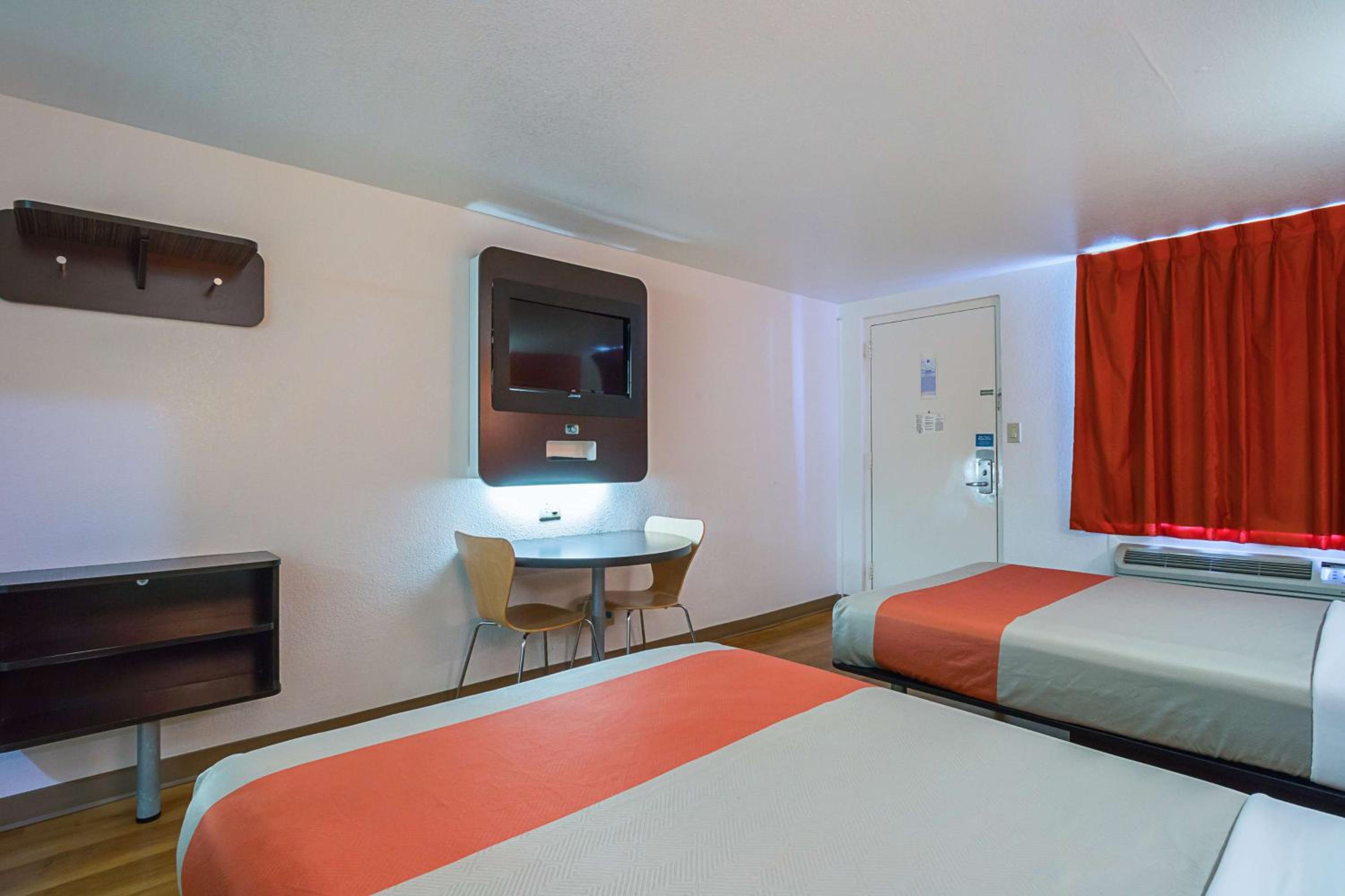 Quadruple Room - Non-Smoking - Photo 4