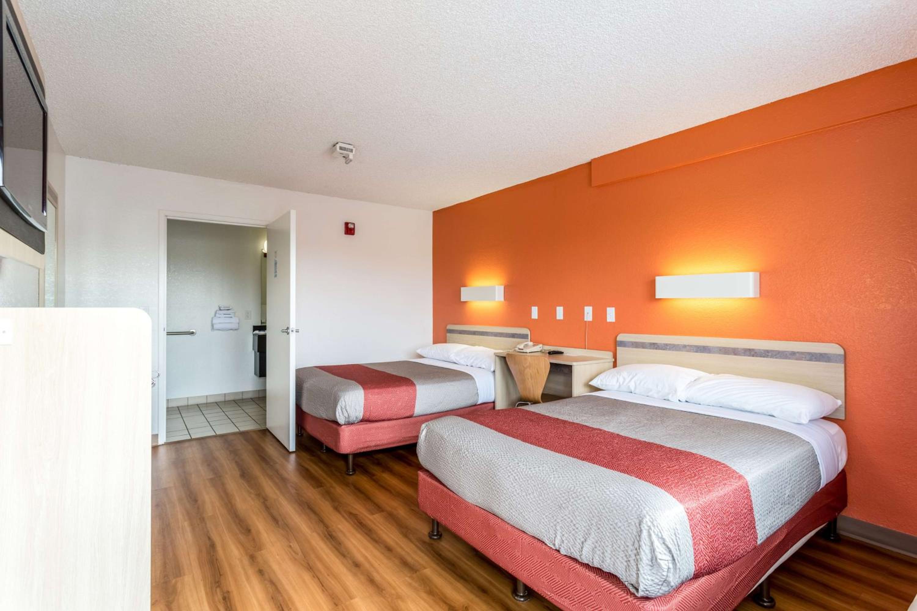Quadruple Room - Disability Access photo 1