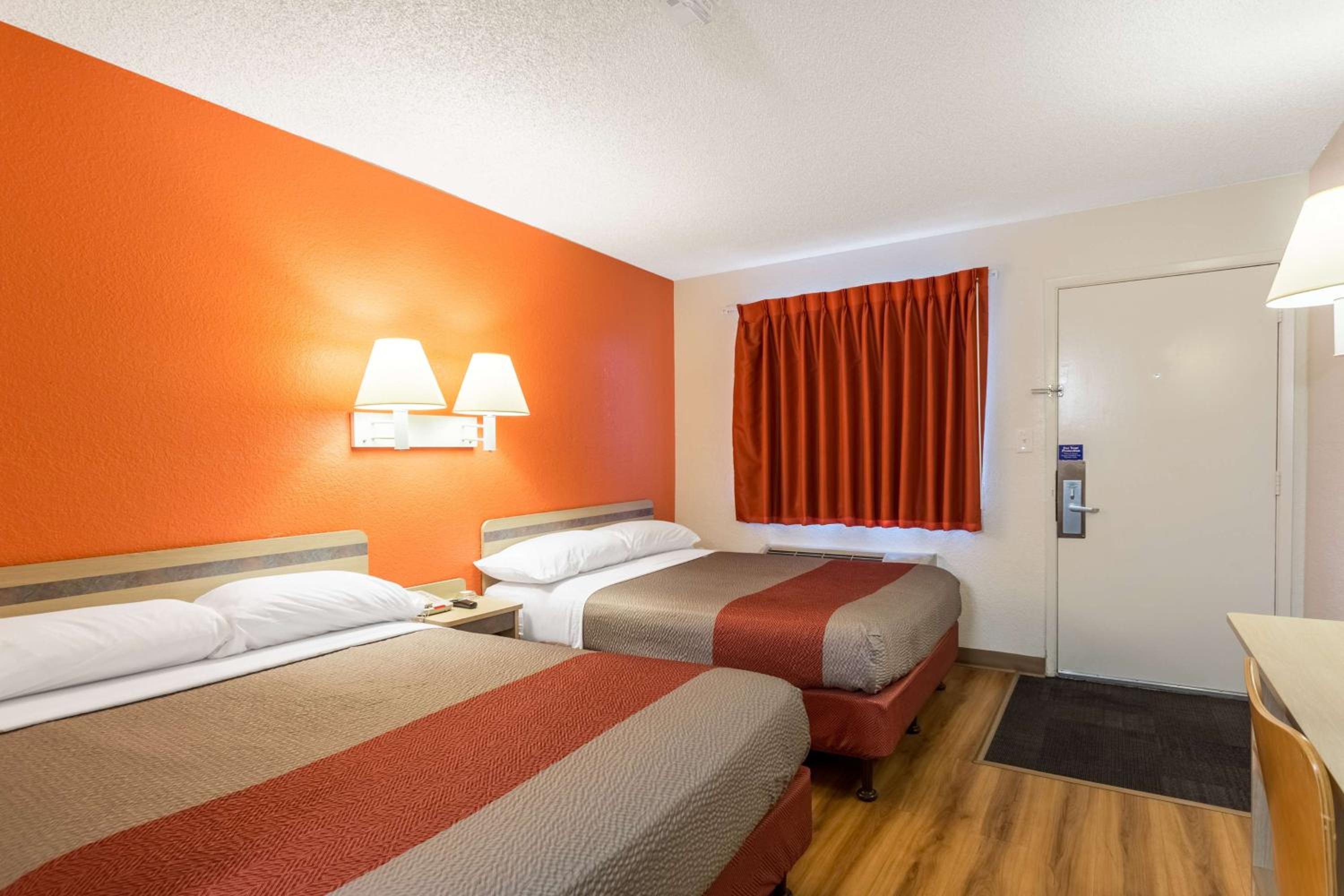Quadruple Room - Disability Access photo 2
