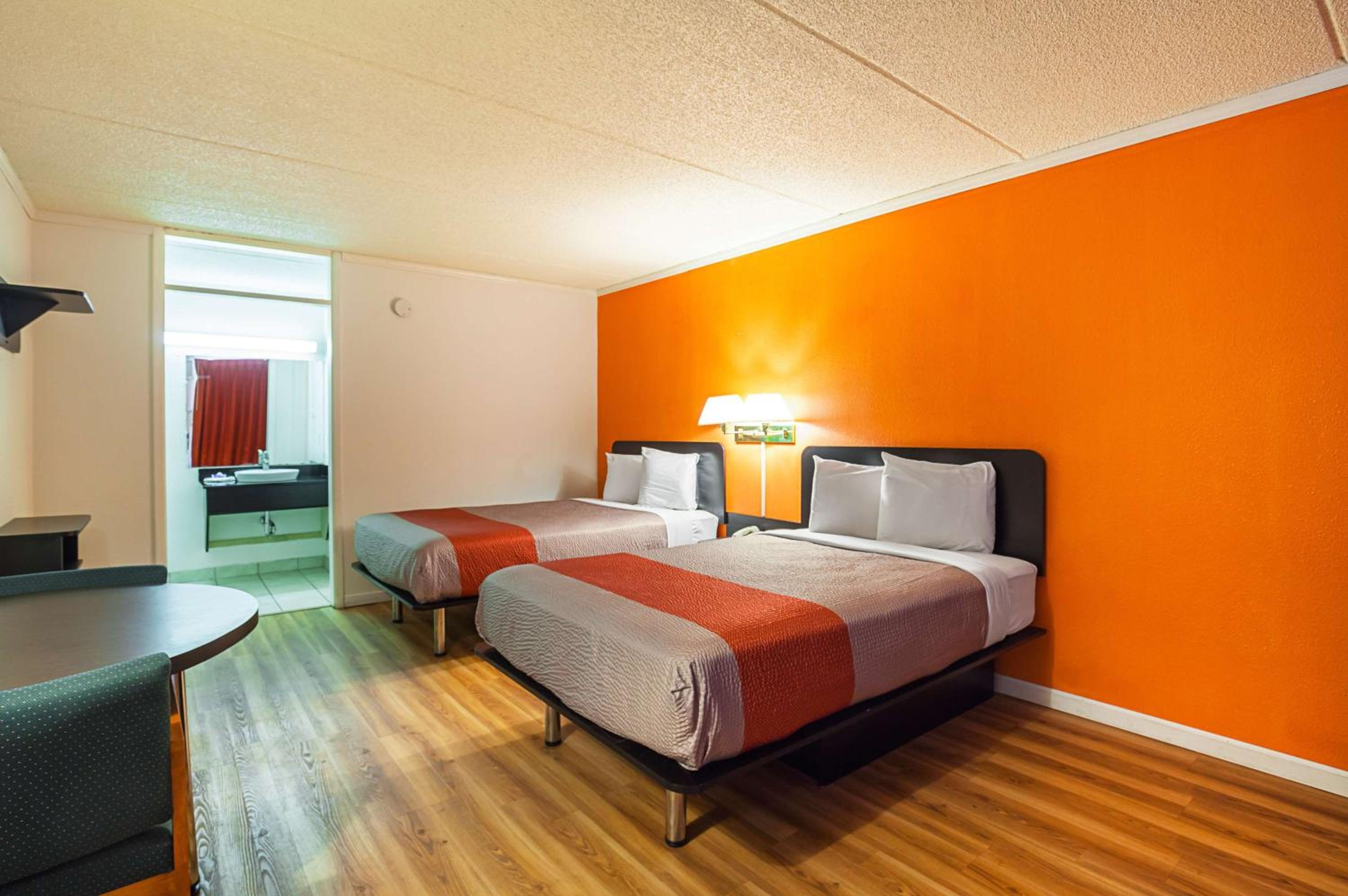 Quadruple Room - Non-Smoking - Photo 3