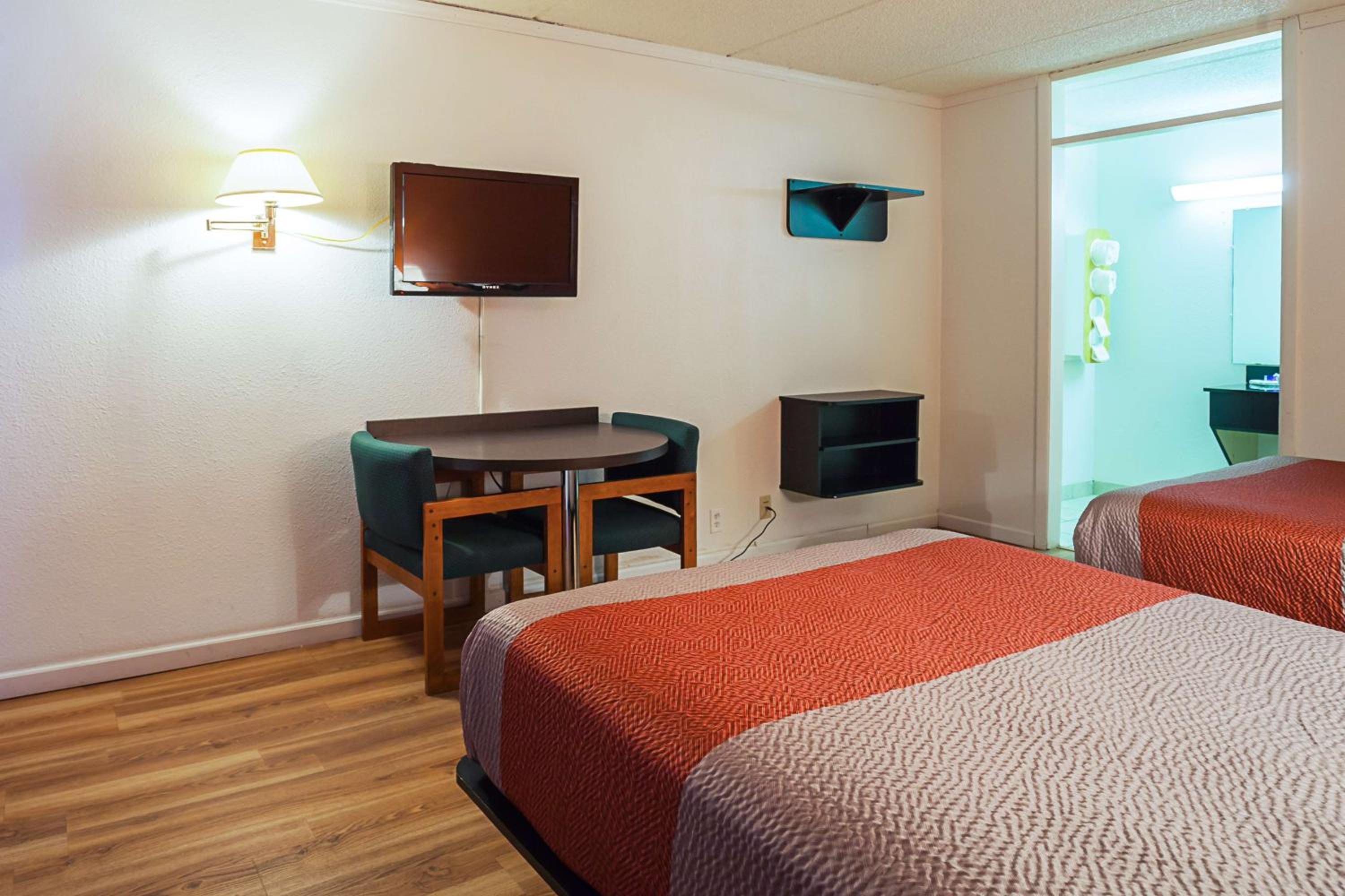 Quadruple Room - Non-Smoking - Photo 2