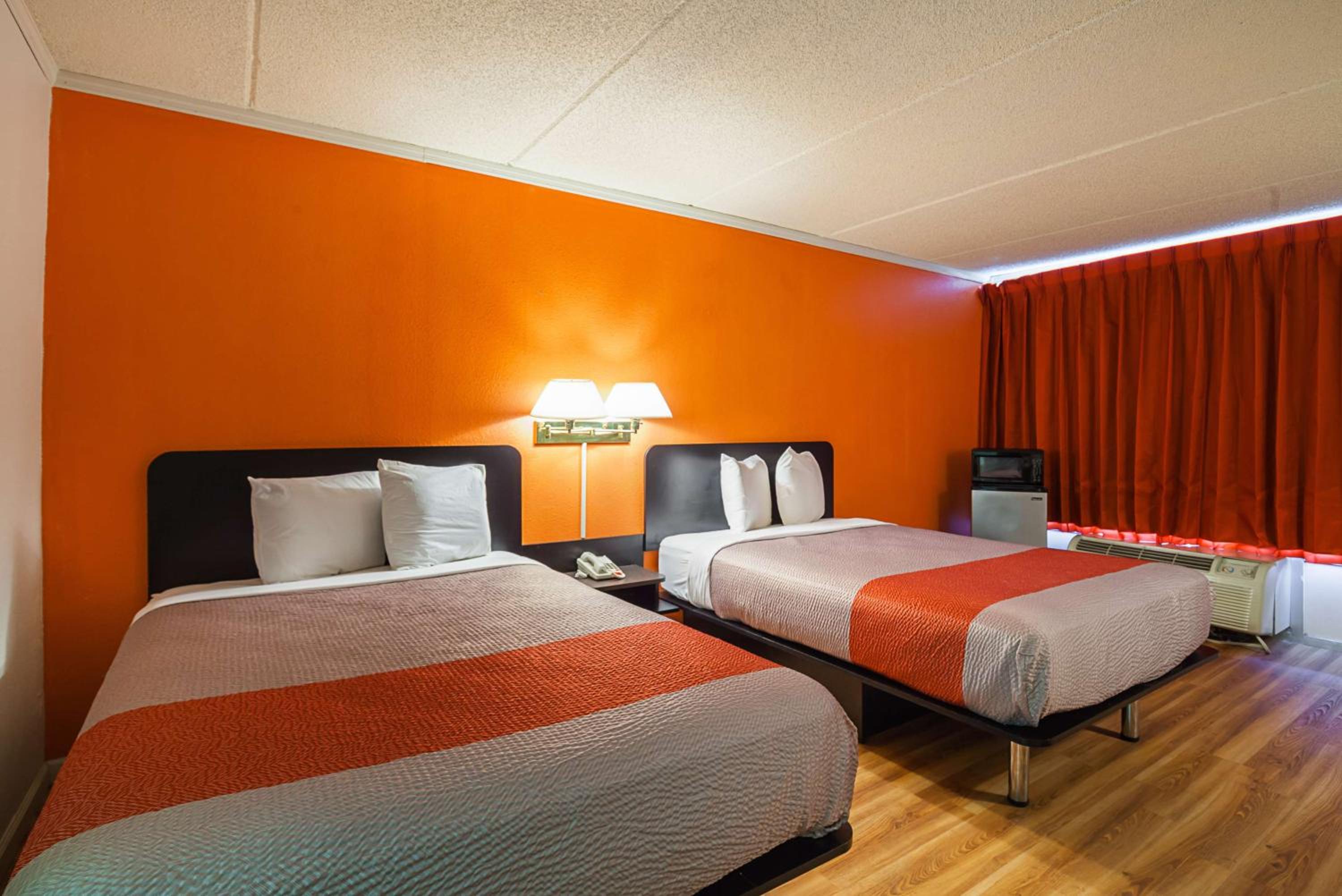 Quadruple Room - Non-Smoking - Photo 1