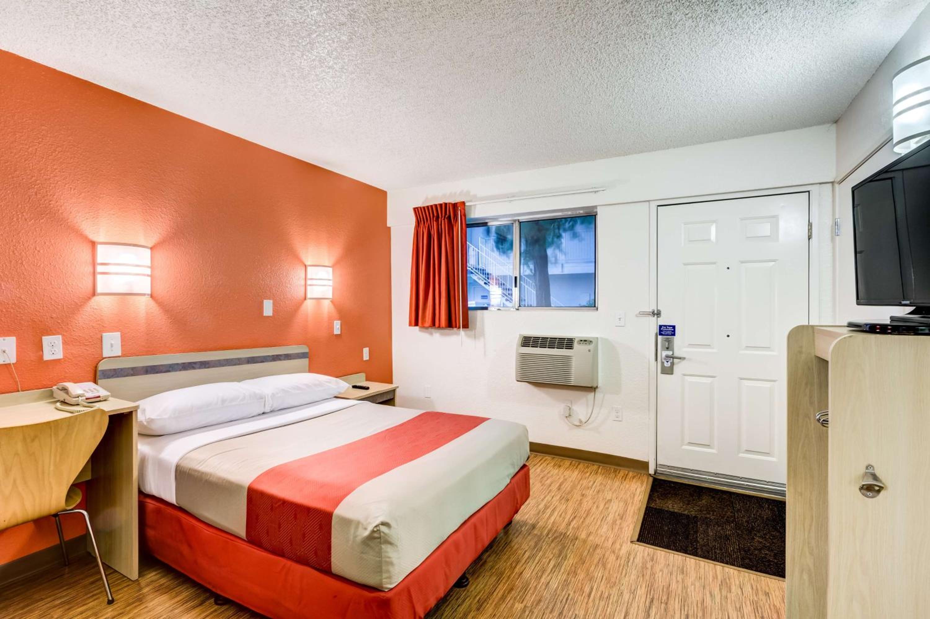 Double Room - Disability Access - Non-Smoking photo 1