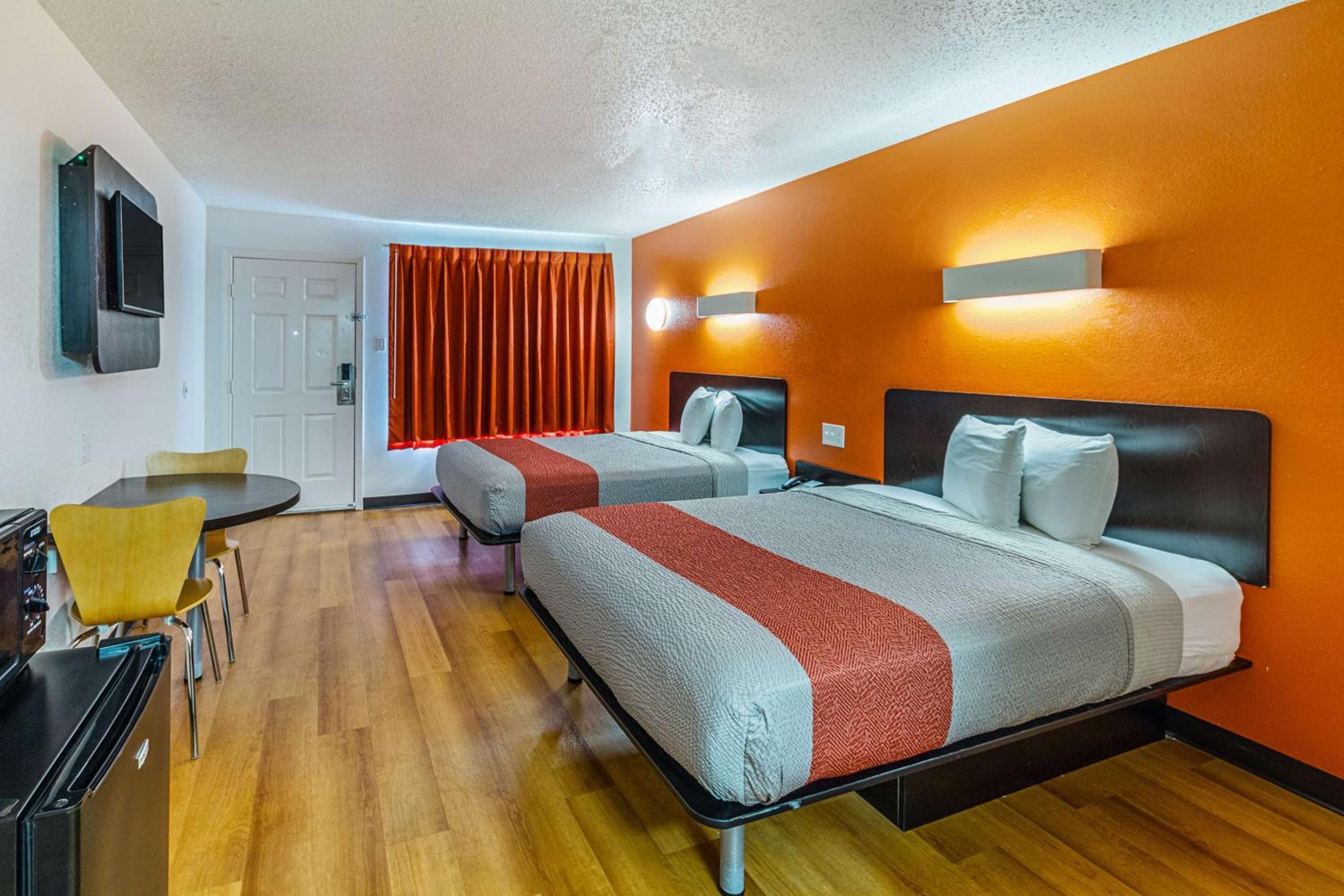 Queen Room with Two Queen Beds - Non-Smoking photo 1