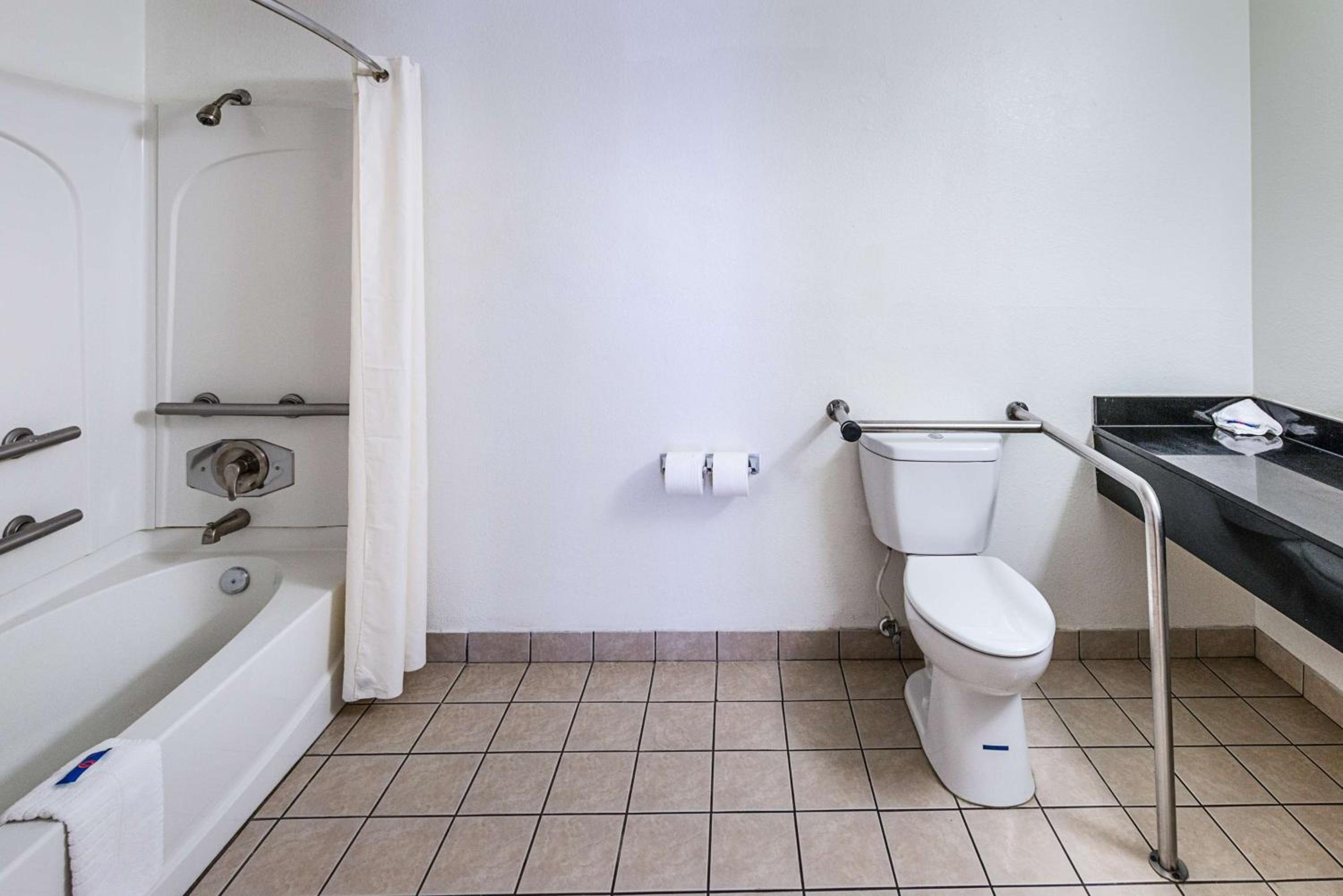 King Room - Disability Access - Smoking photo 2
