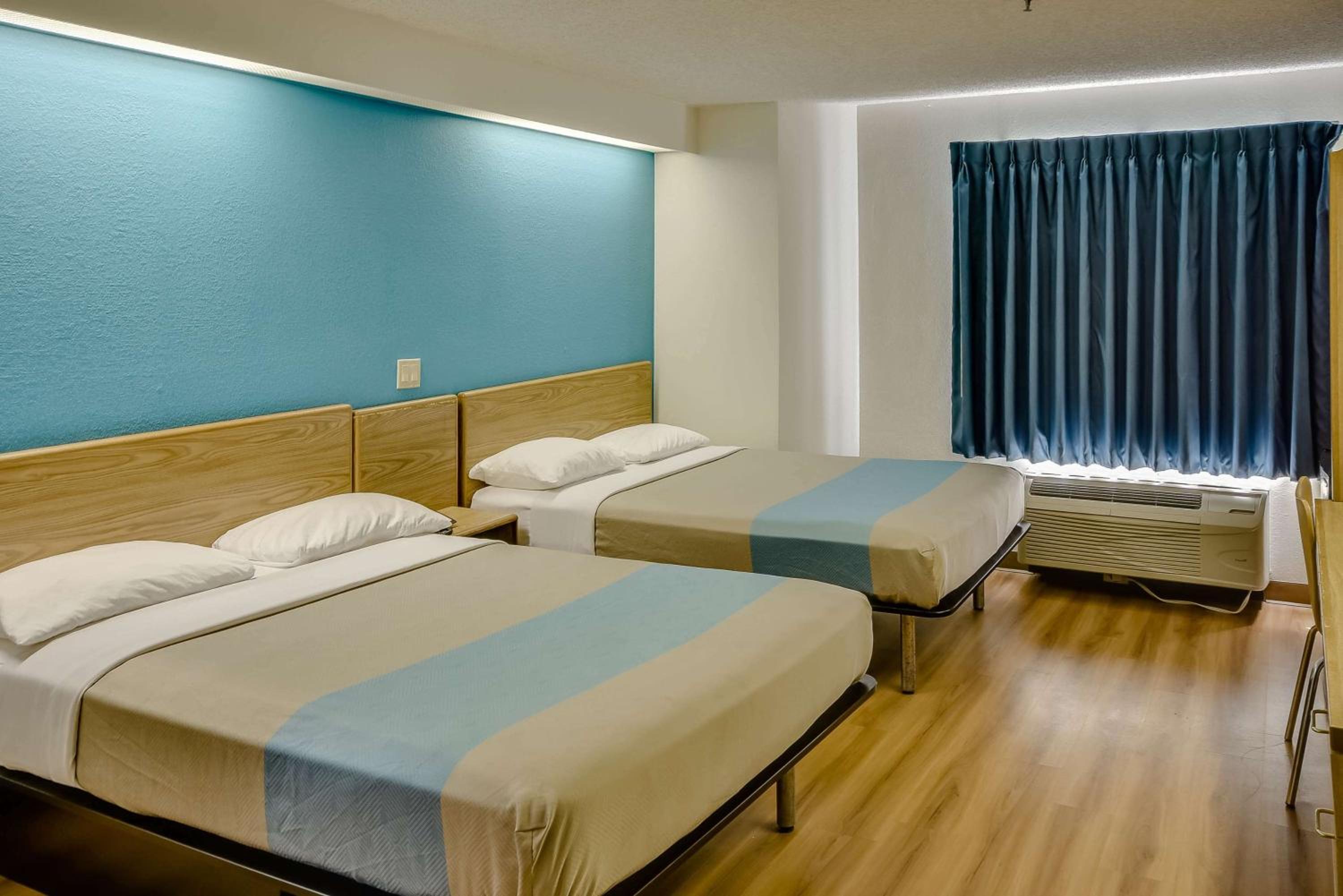 Quadruple Room - Non-Smoking - Photo 1