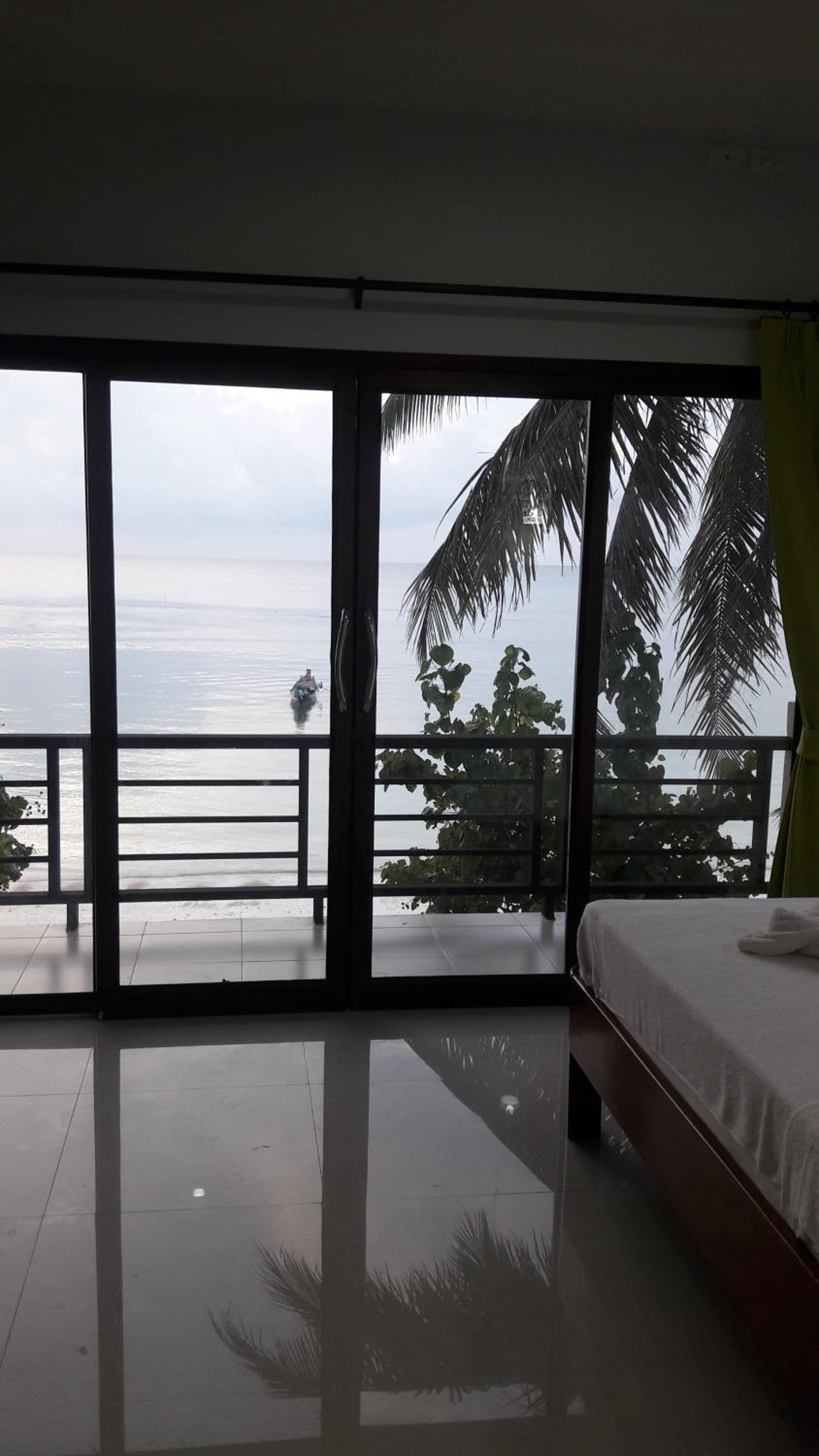 Deluxe Room with Sea View photo 2