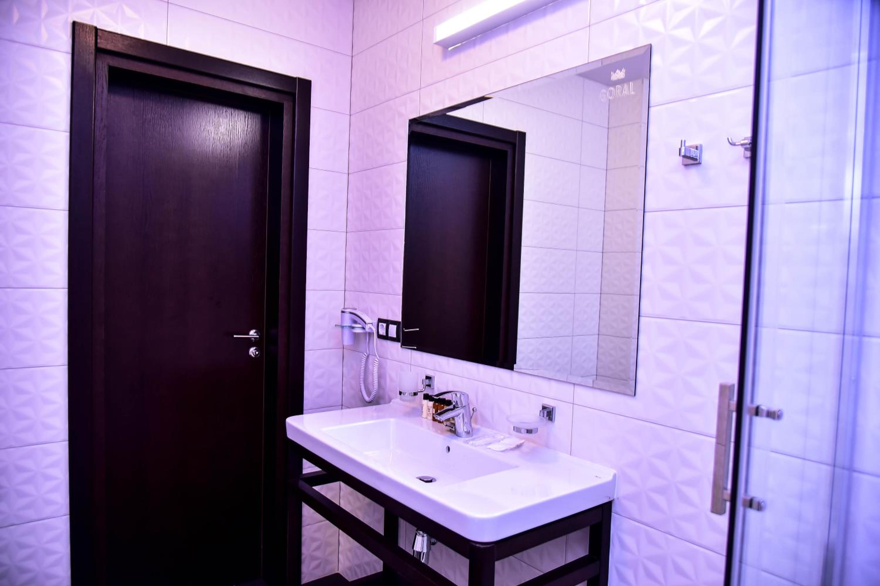 Deluxe Quadruple Room with Spa Access photo 3