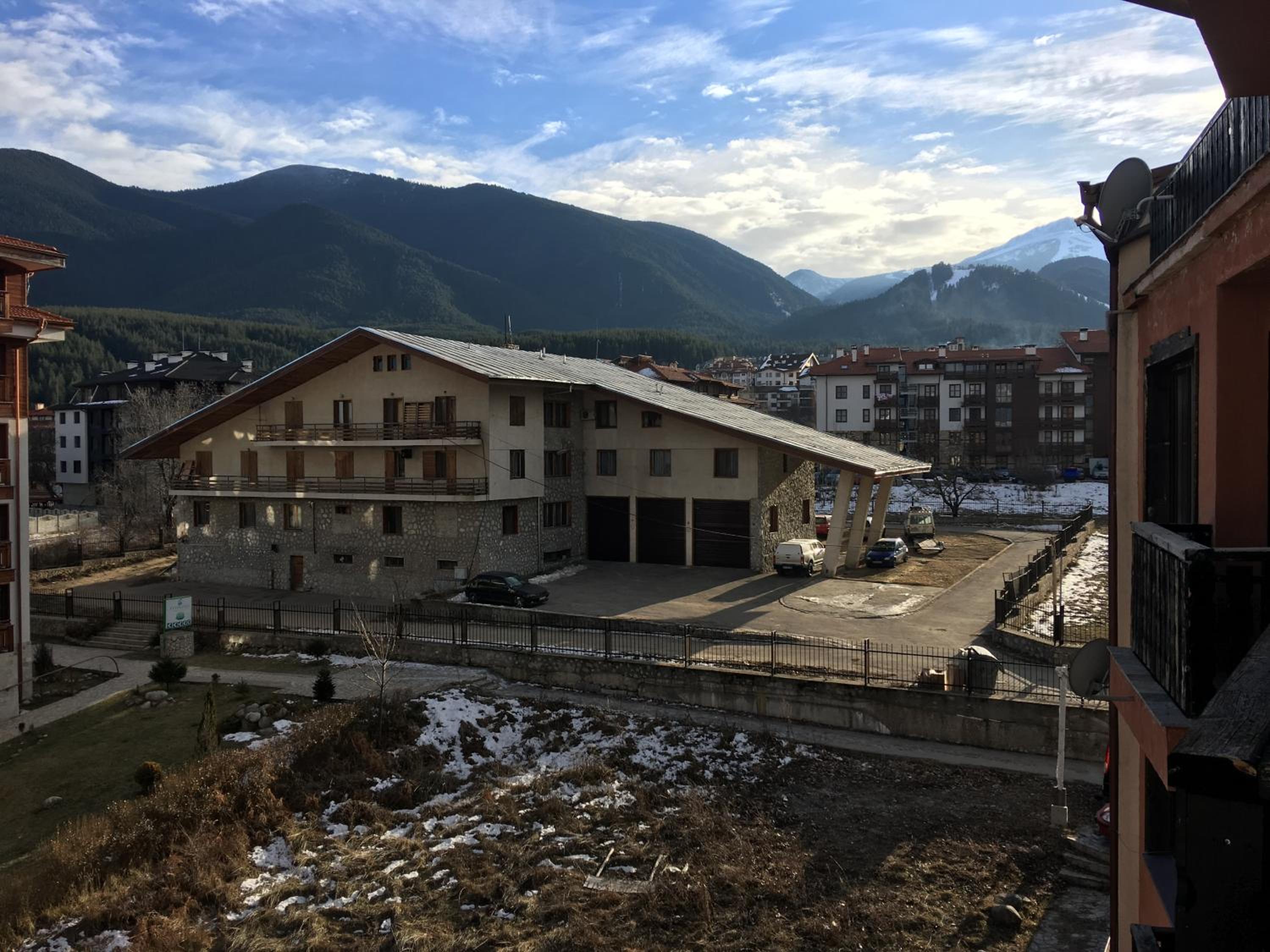 Apartment with Mountain View photo 2