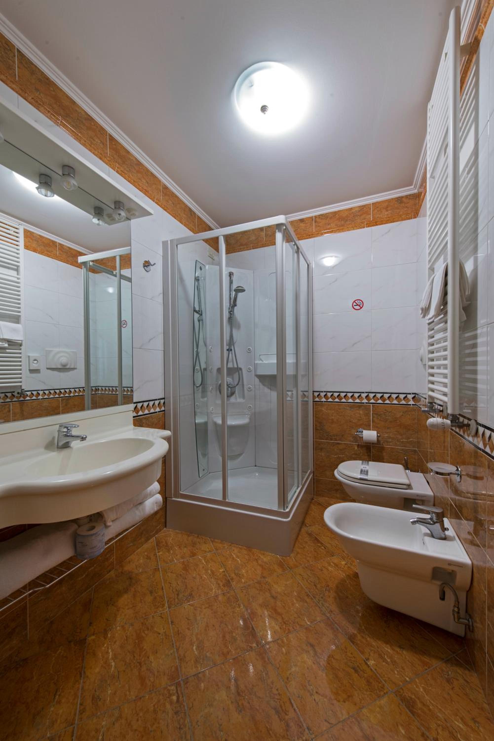 Superior Triple Room - Photo 8