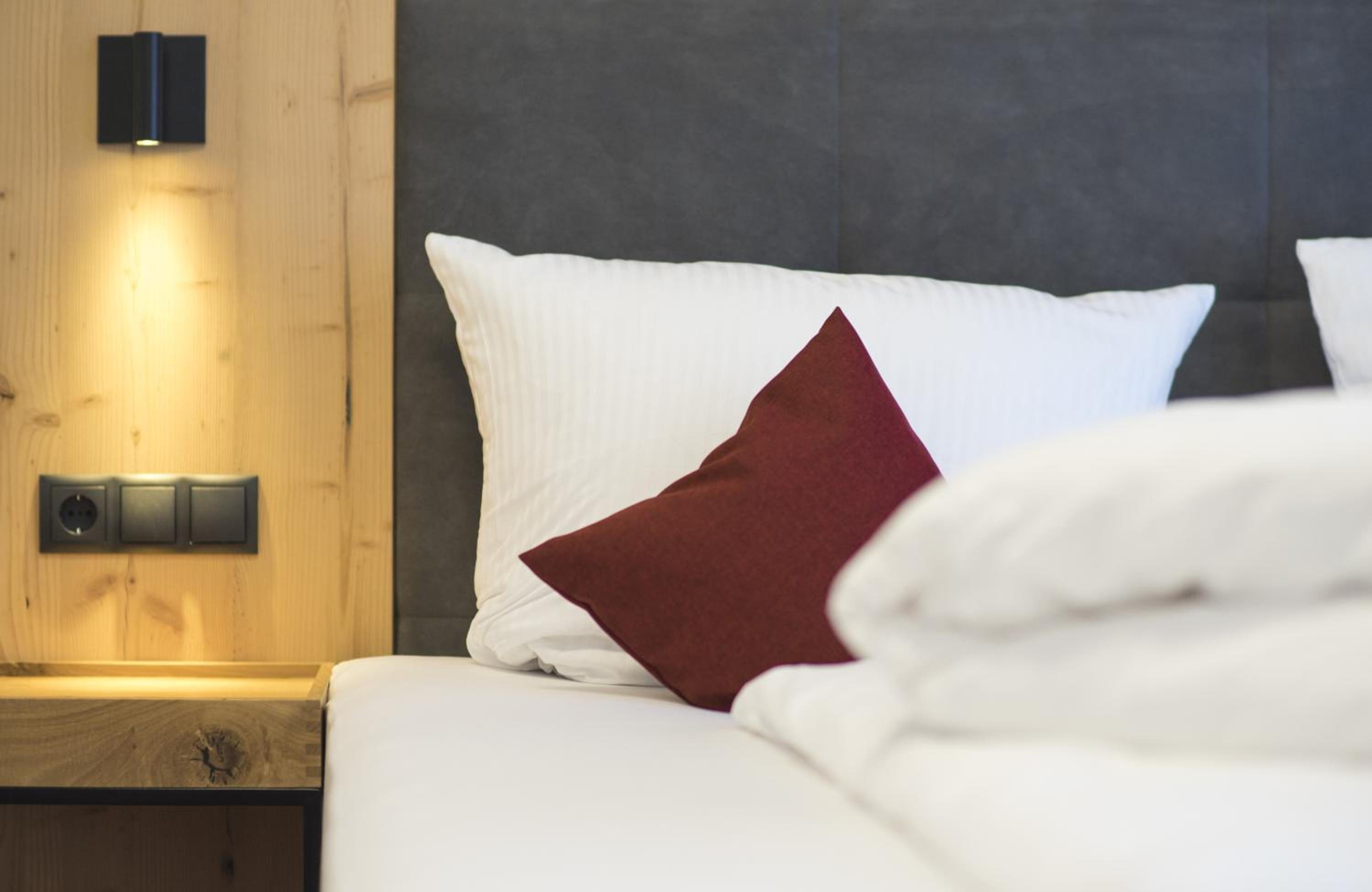Double or Twin Room with Balcony - Photo 3