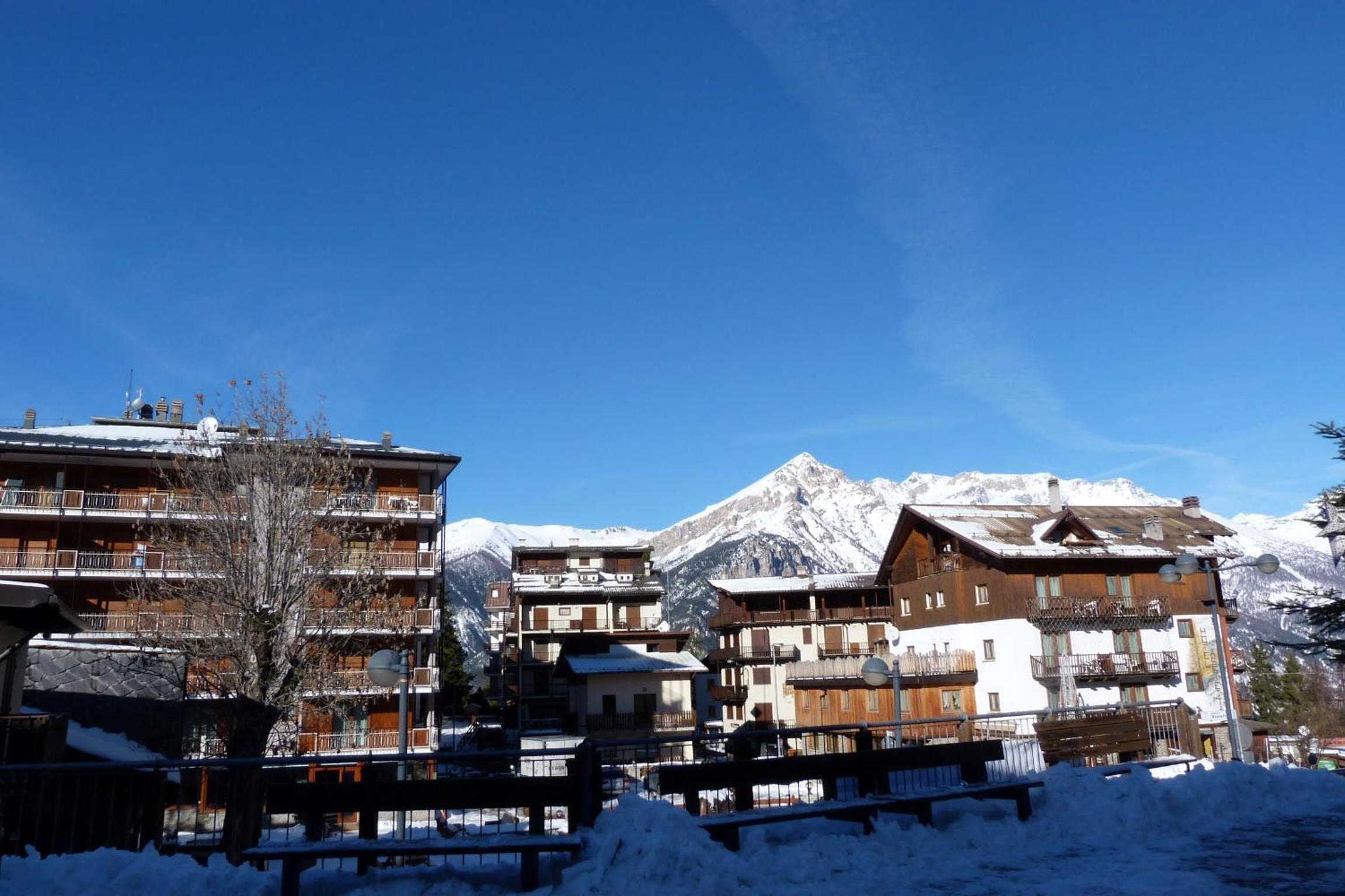 Apartment With Mountain View photo 2
