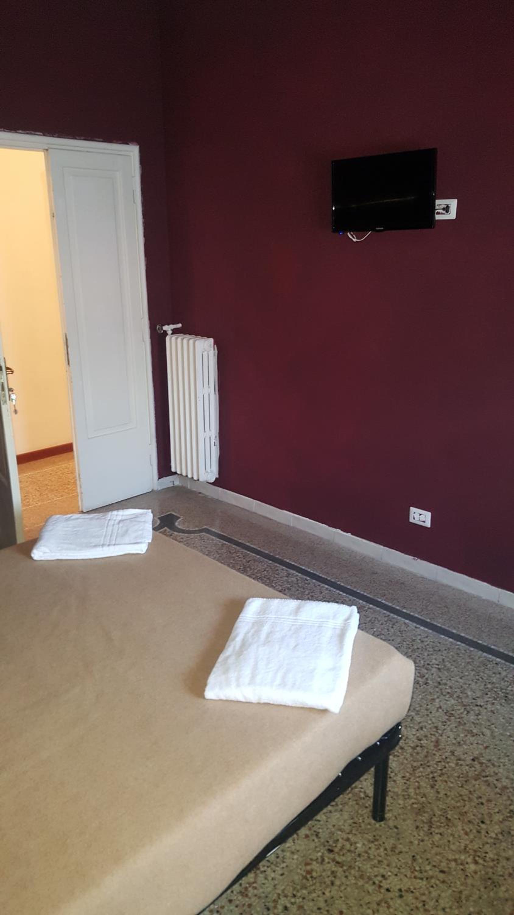 Standard Double Room with Shared Bathroom