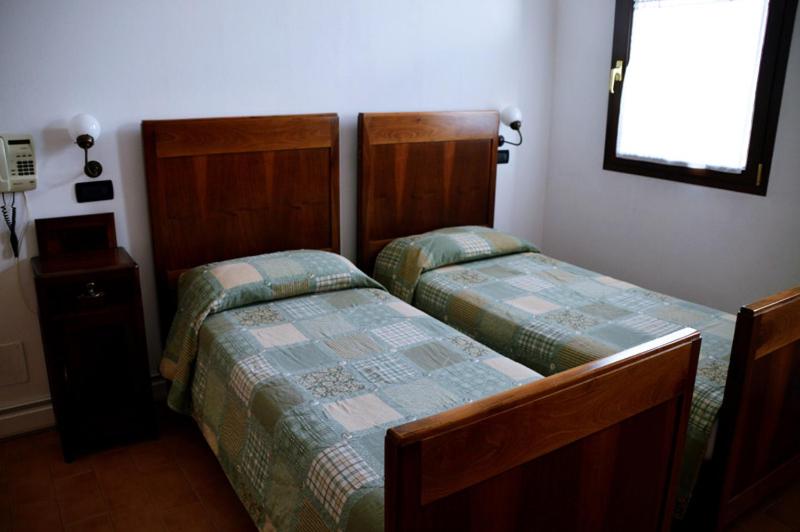 Double or Twin Room - Photo 2