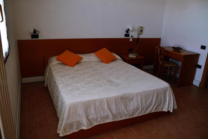 Double or Twin Room - Photo 1