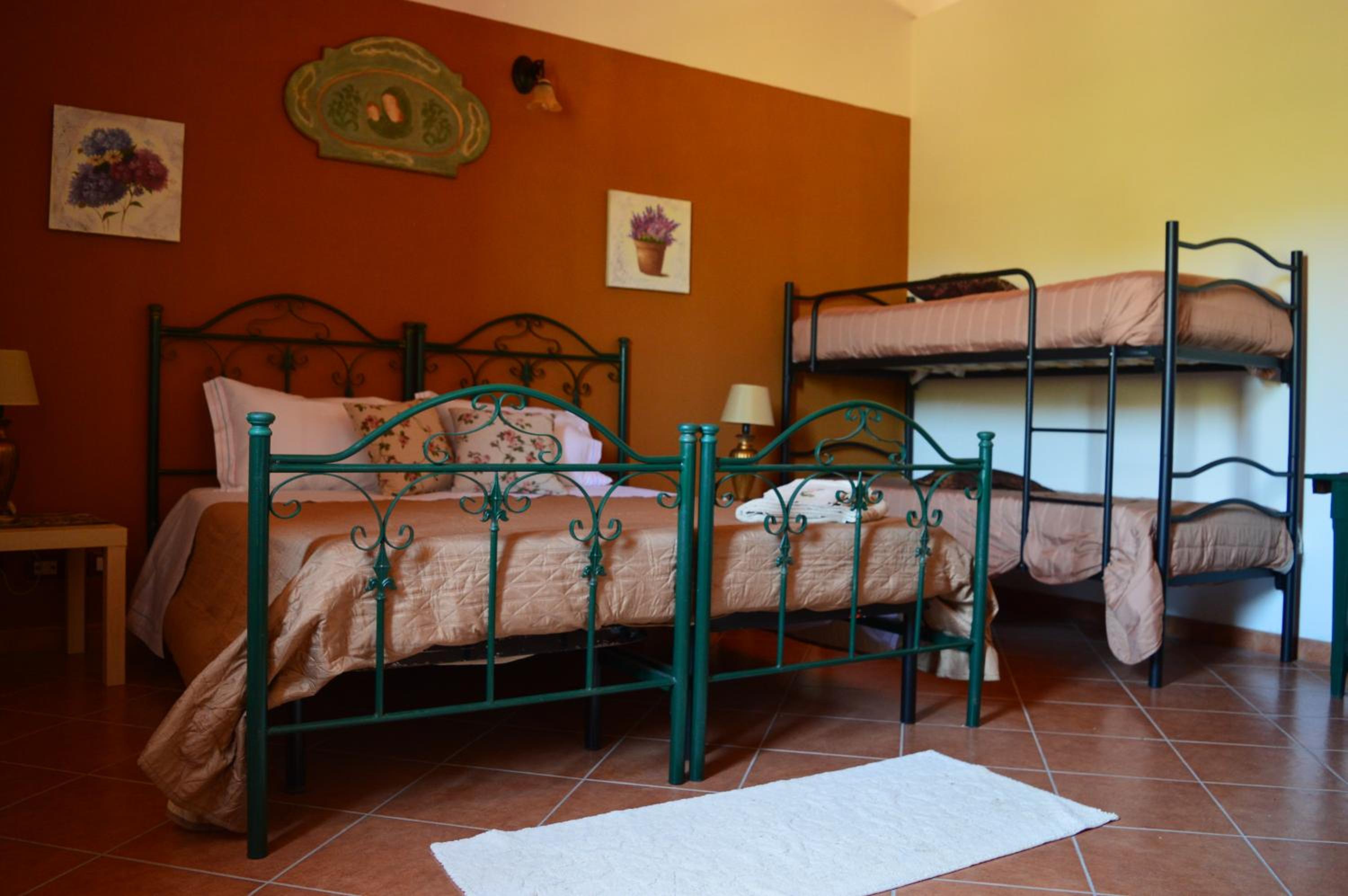 Double Room with Private Bathroom - Photo 1