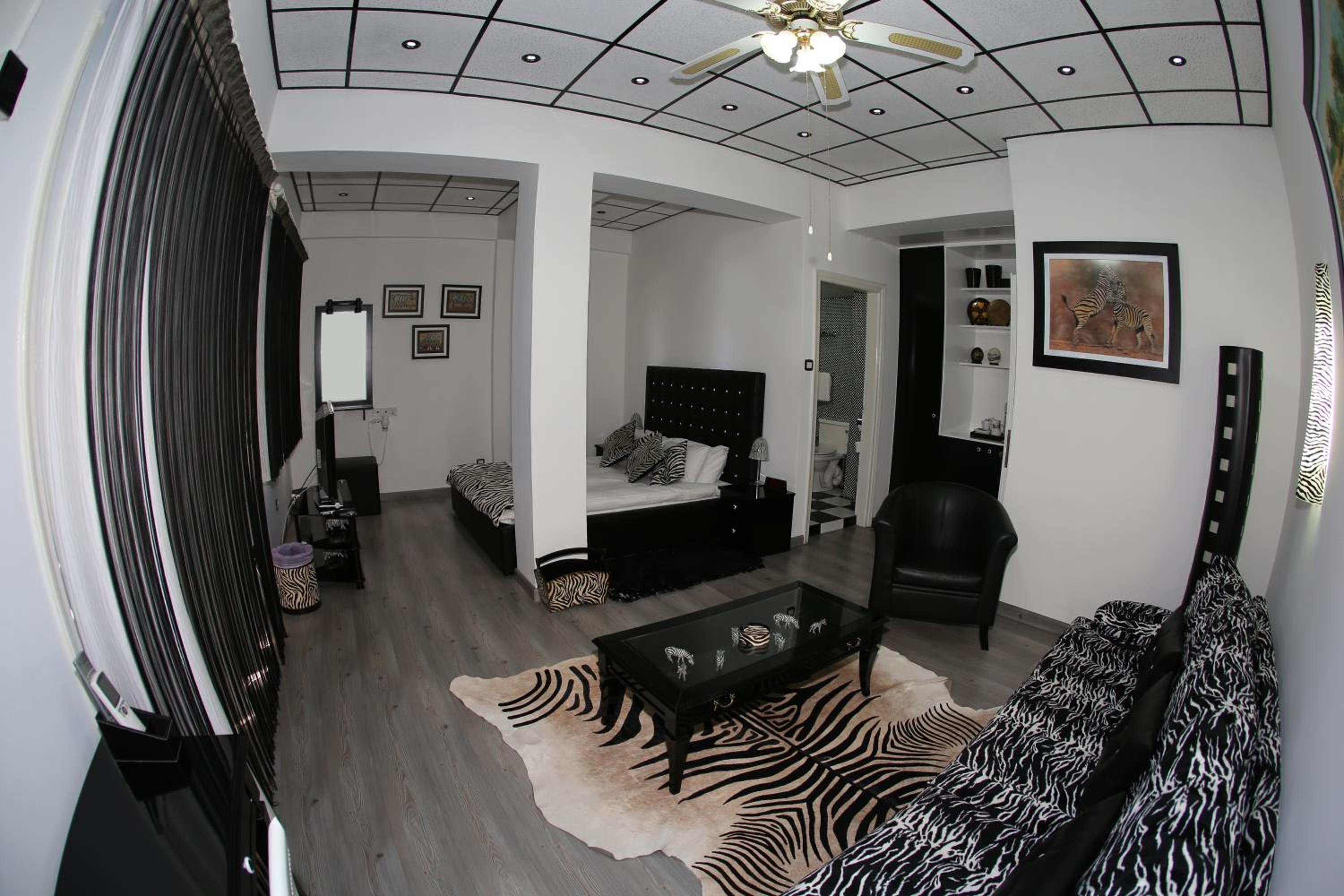 Executive Room - Photo 8