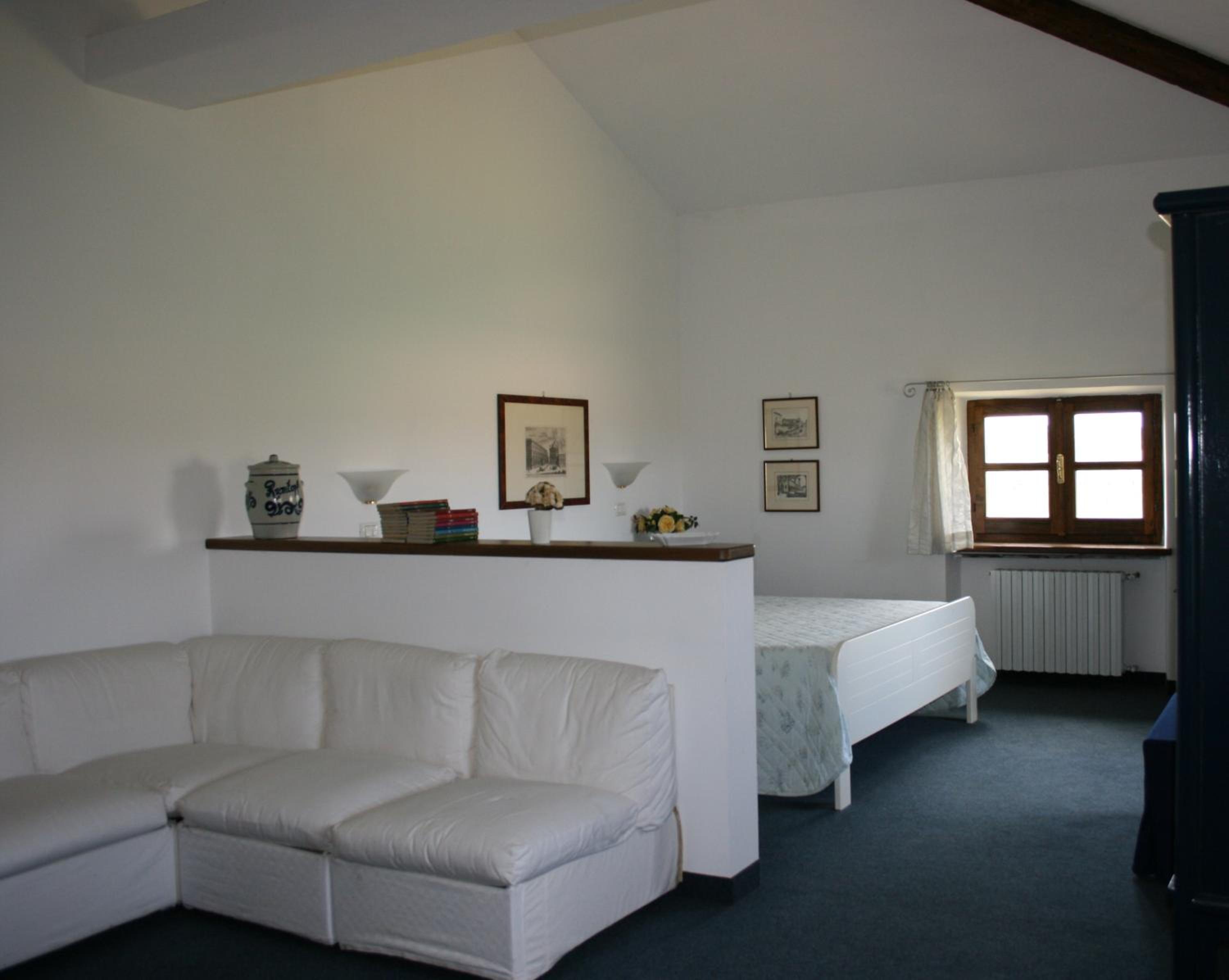 Large Double Room photo 2
