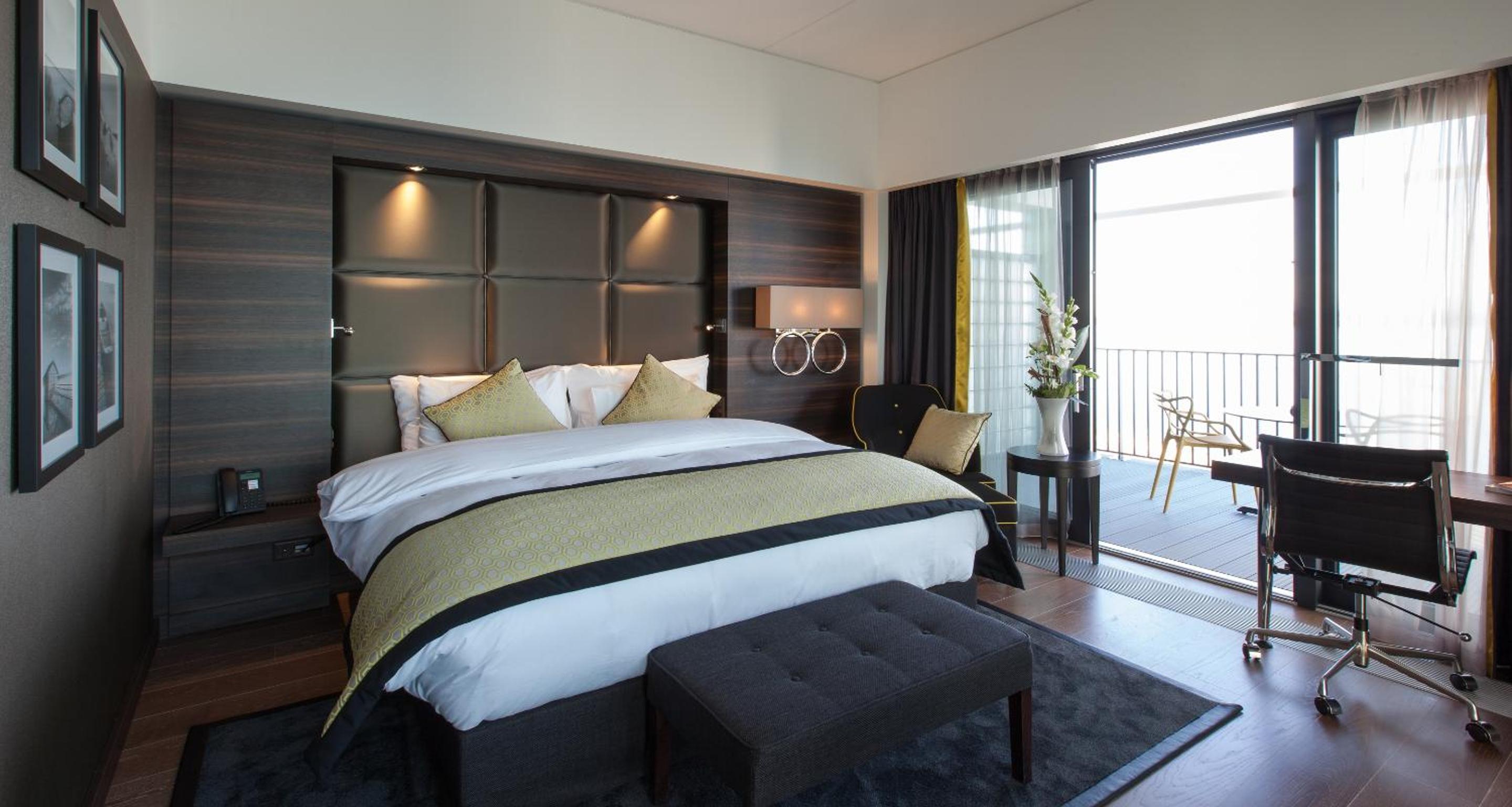 Executive Room with Terrace and Lake view - Photo 8