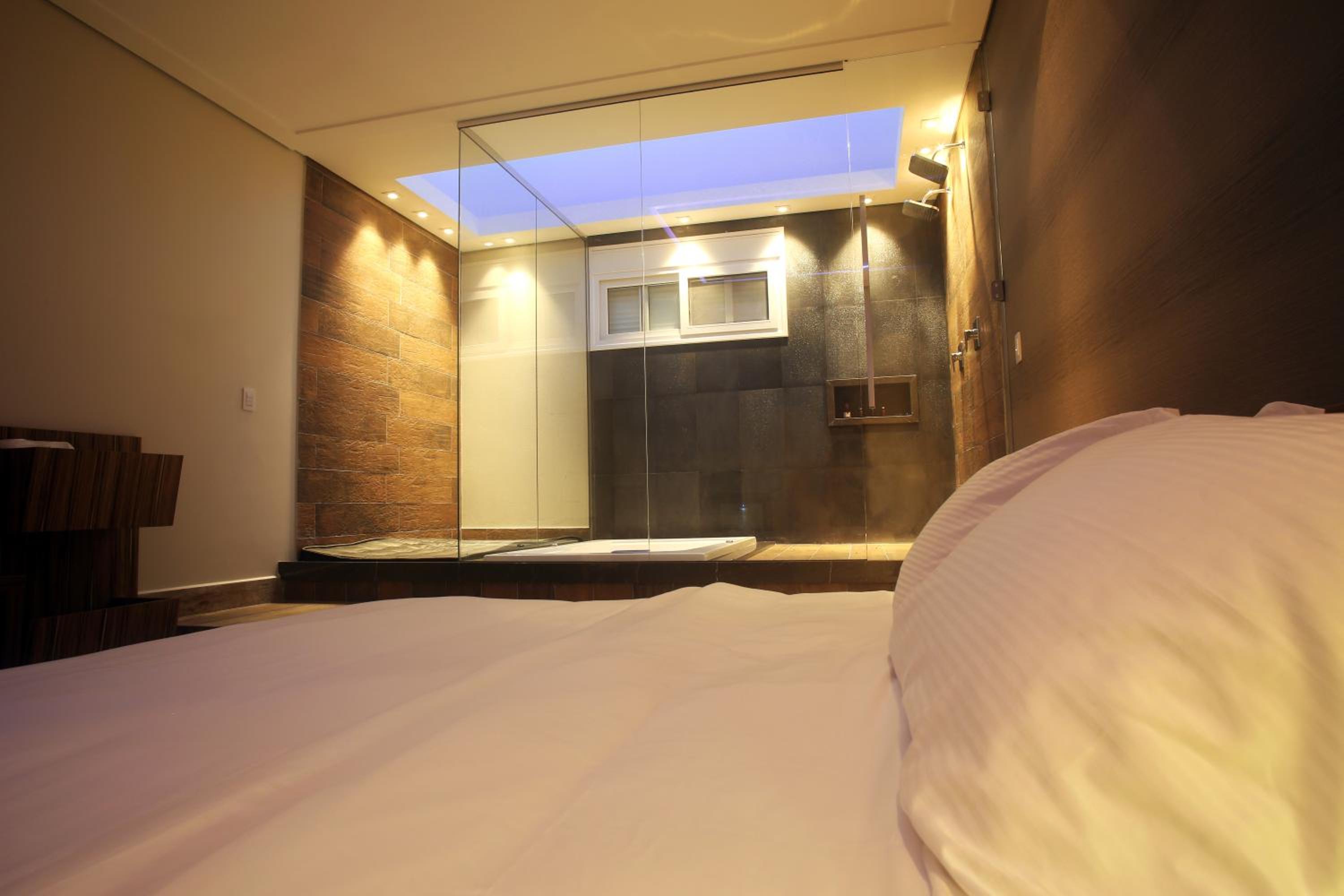 Deluxe Suite with Spa Bath
