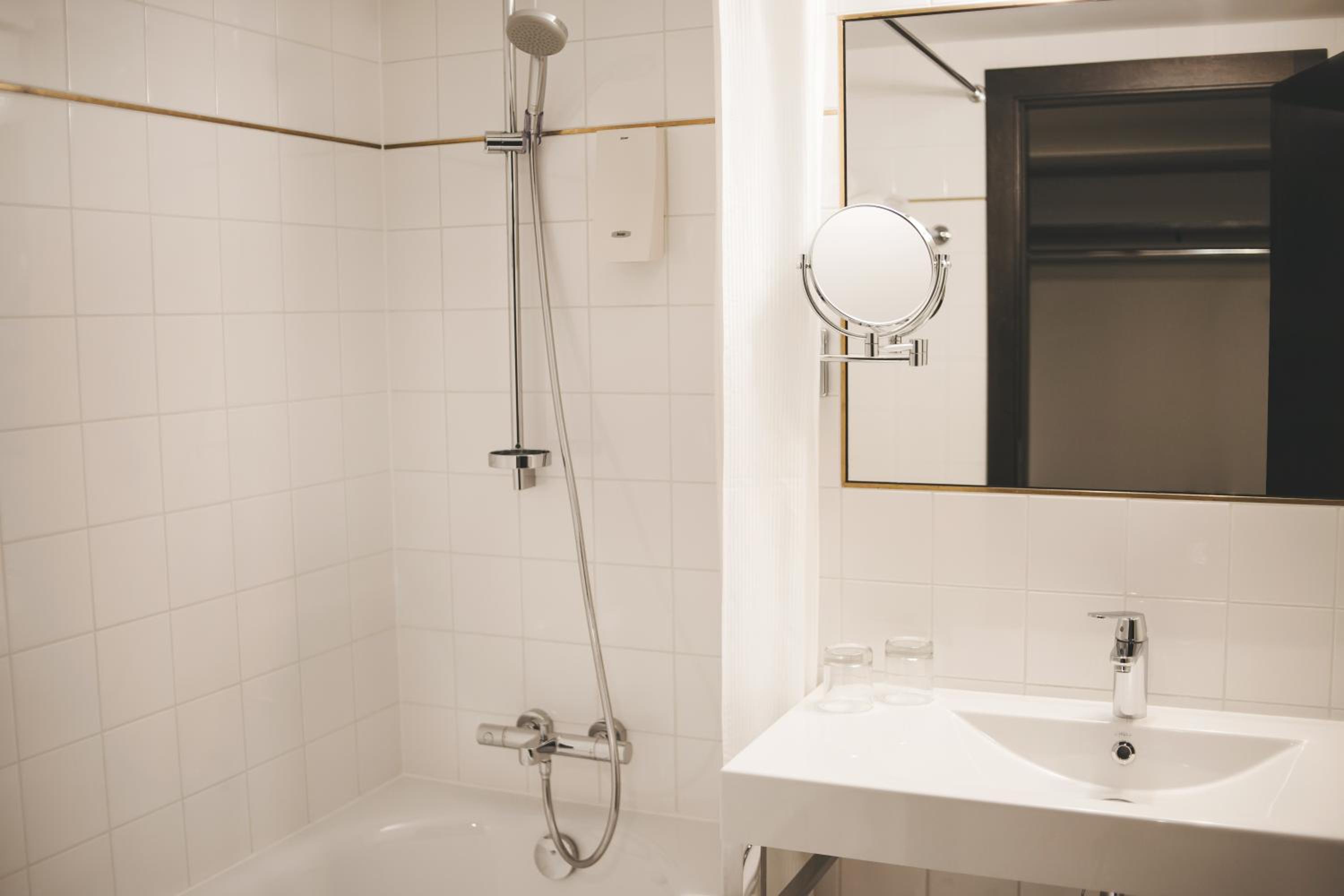 Prestige Double or Twin Room - Photo 7