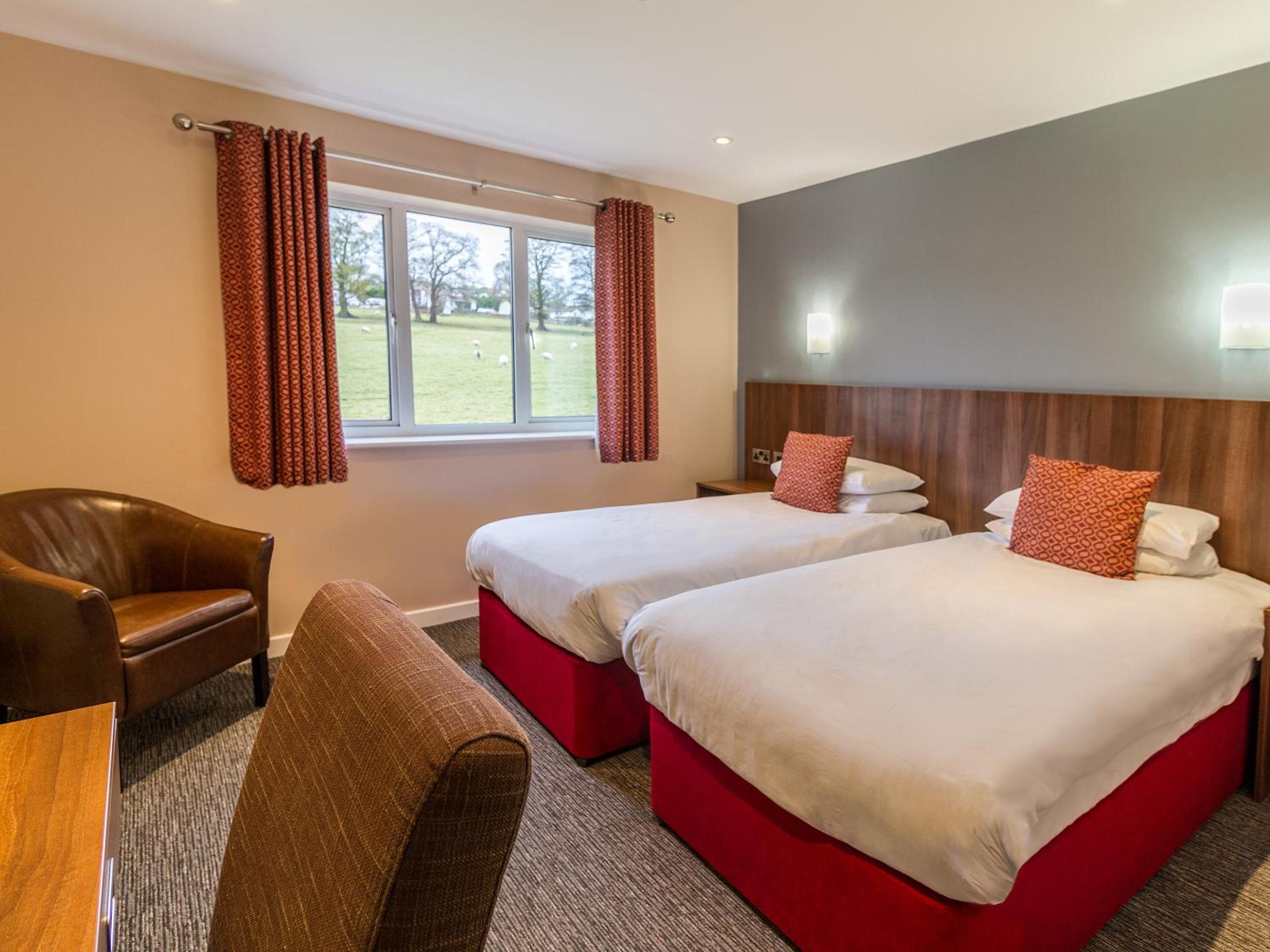 Standard Twin Room - Photo 1