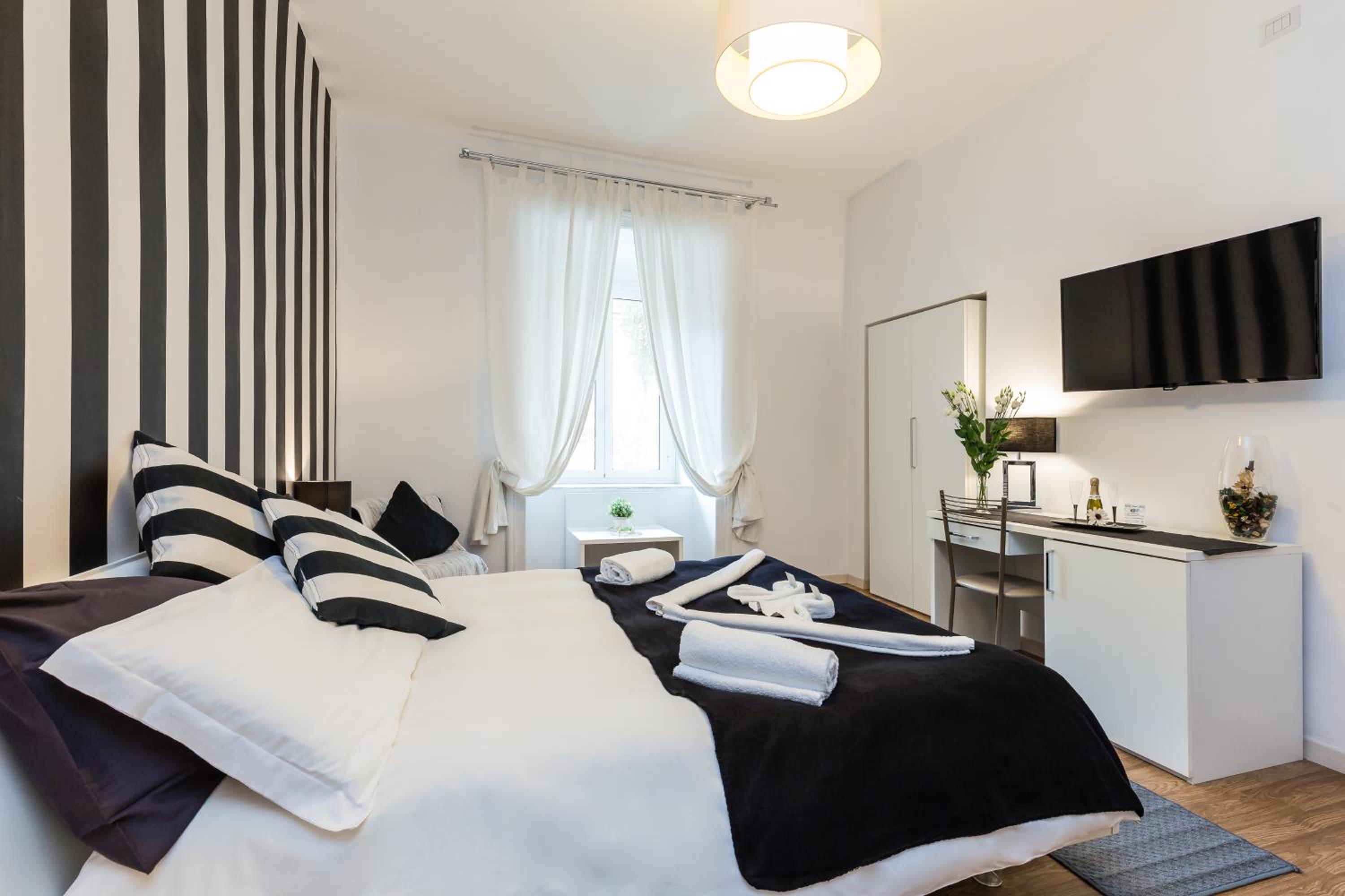 Deluxe Double Room (2 Adults + 1 Child) photo 3