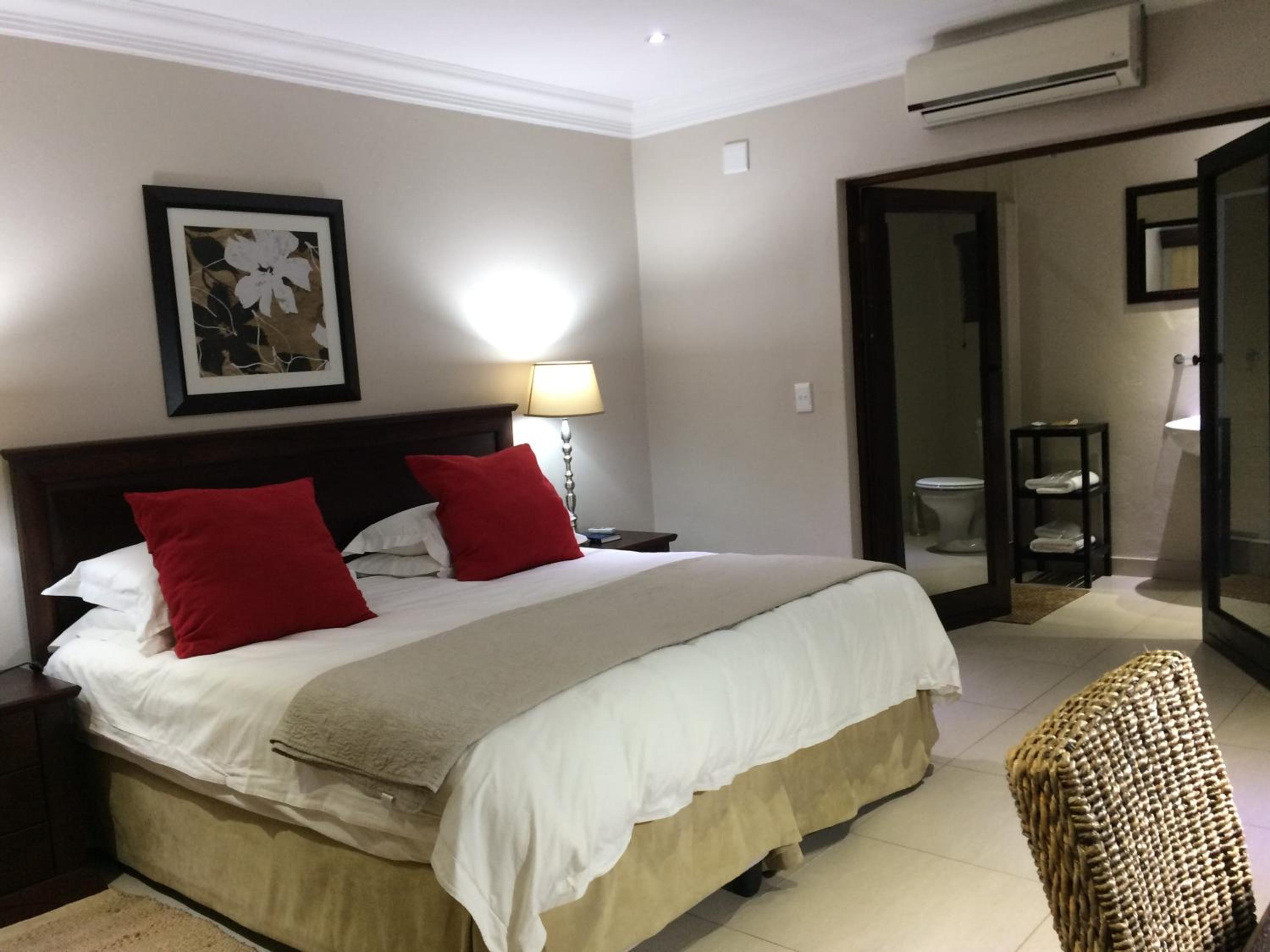 Superior King Room - Photo 16