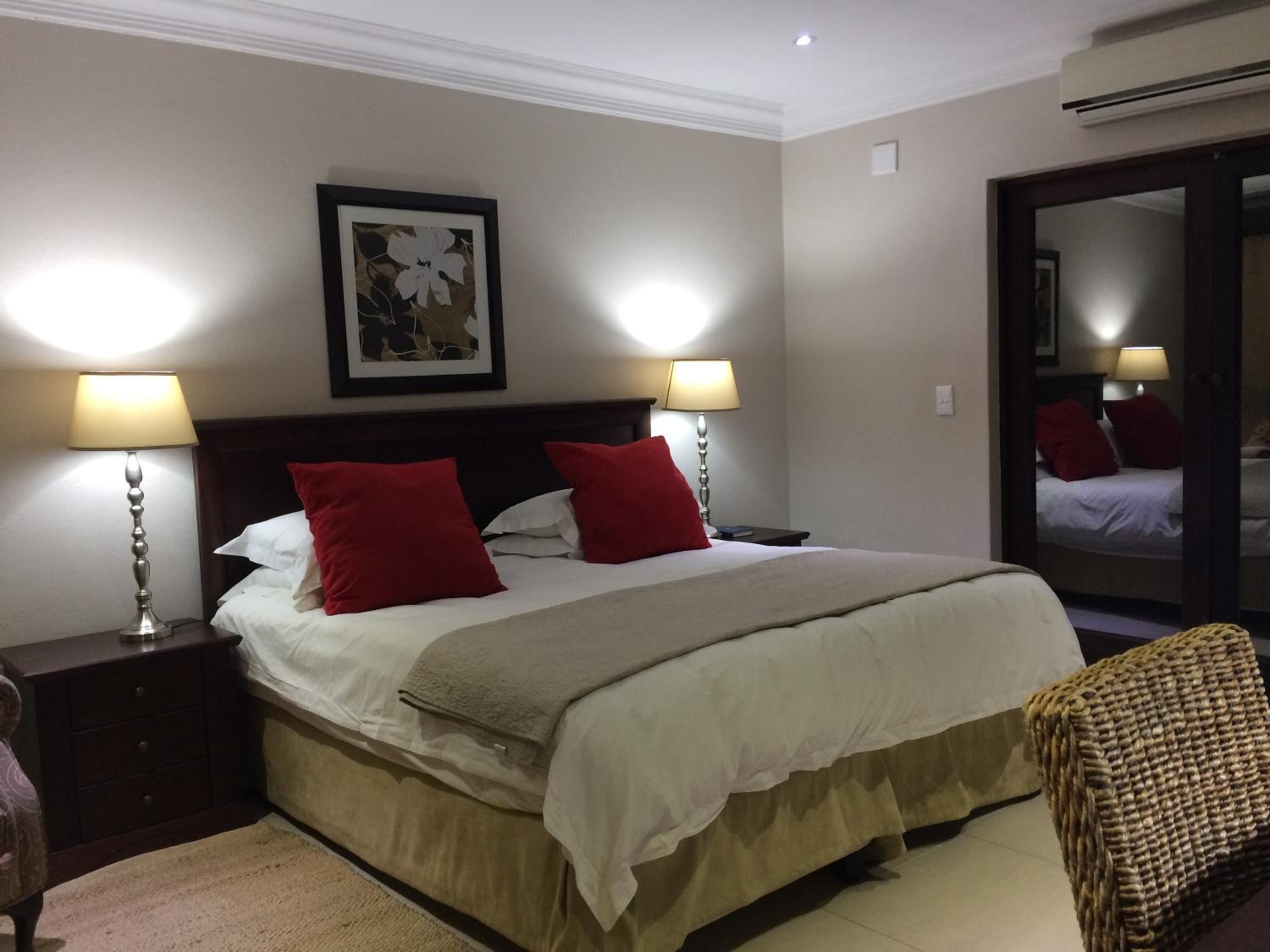Superior King Room - Photo 8