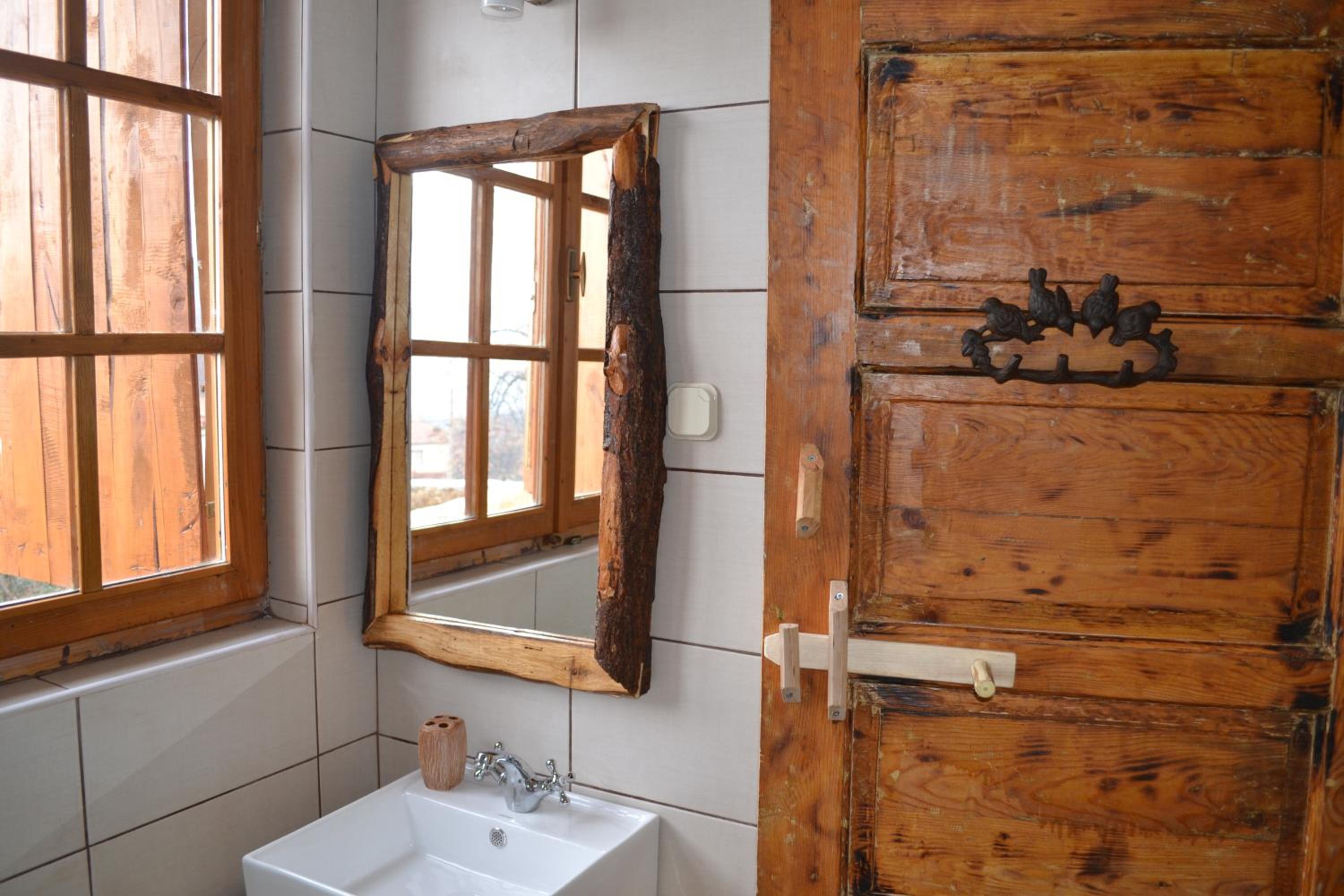 Family Room with Private Bathroom photo 2
