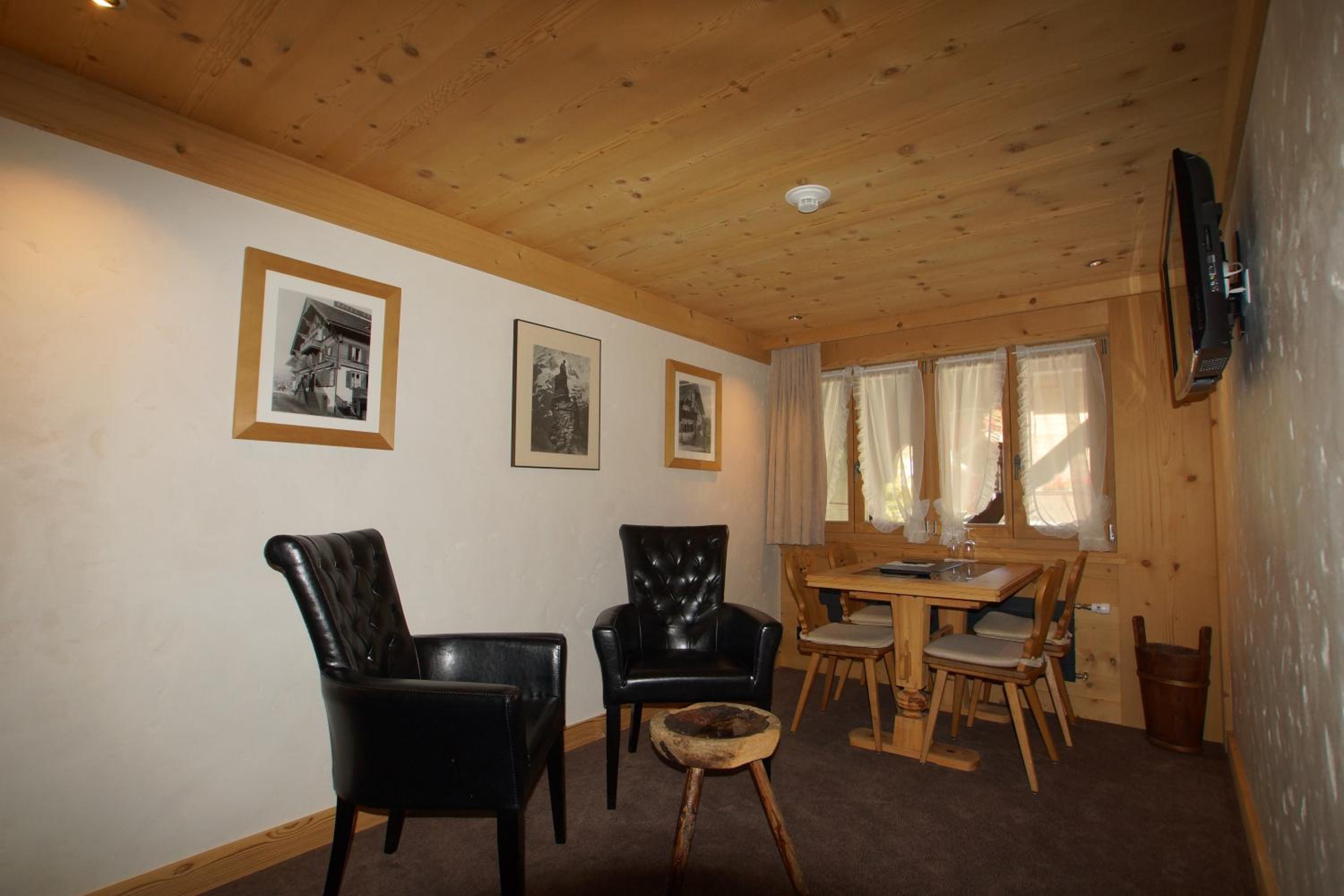 Family Room photo 3