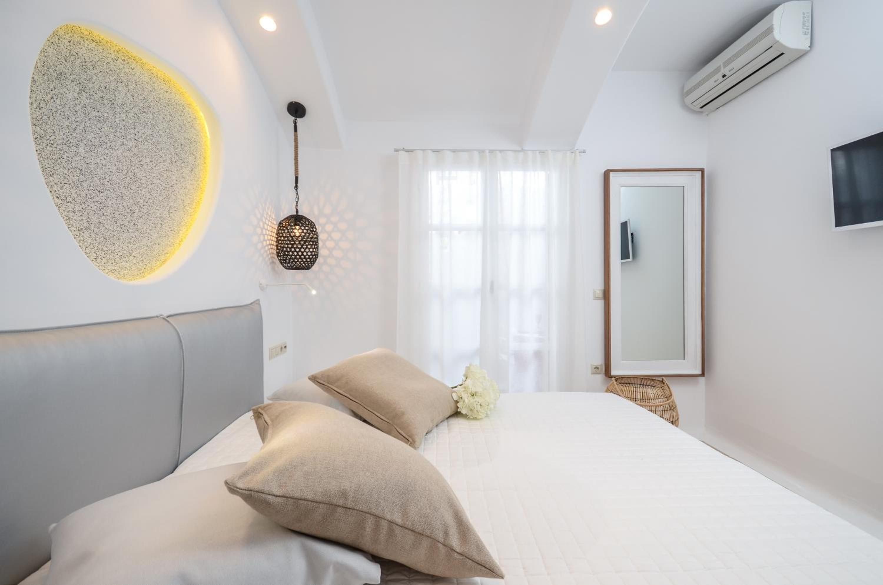 One-Bedroom Apartment - Photo 1