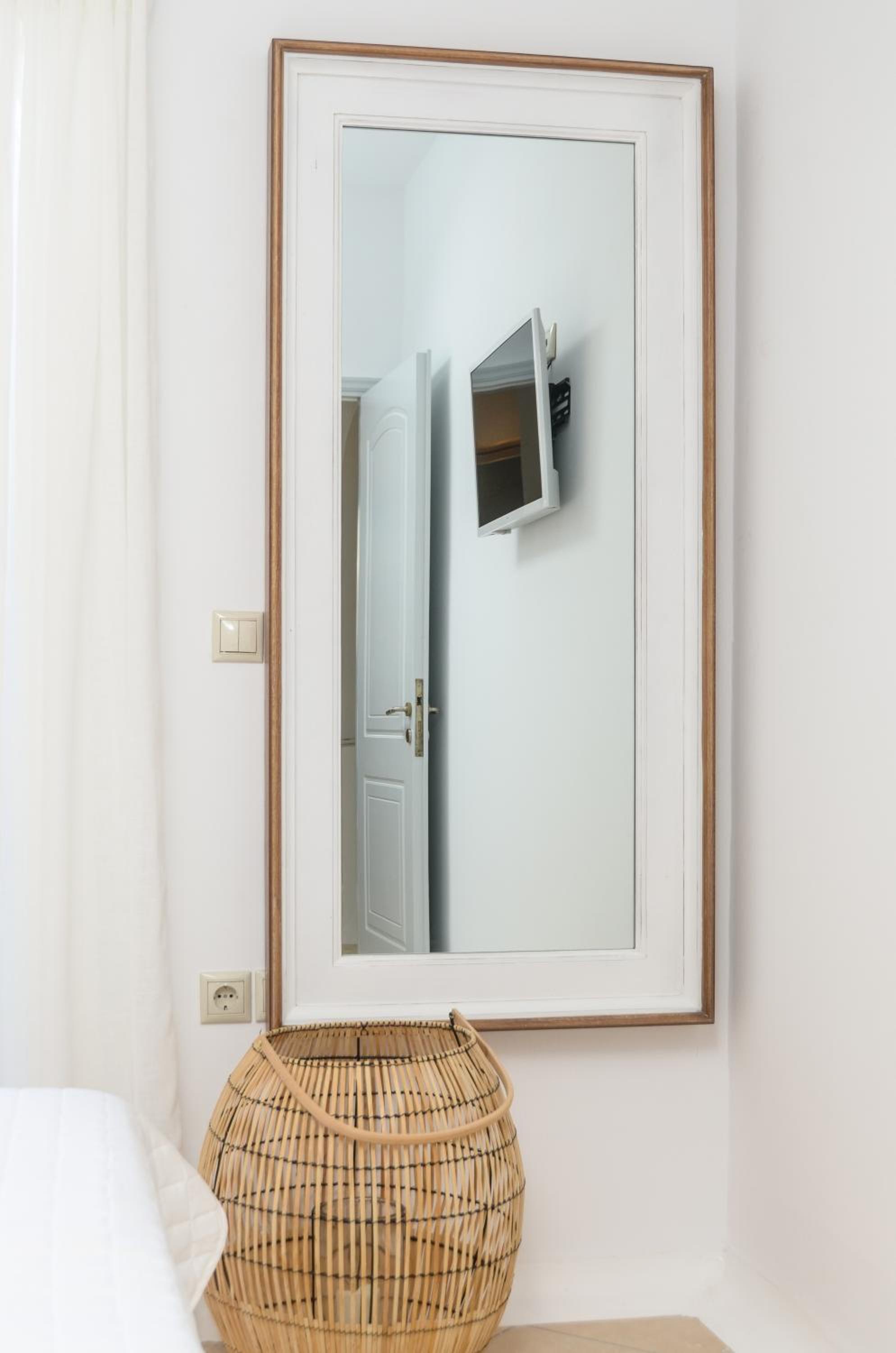 One-Bedroom Apartment - Photo 4