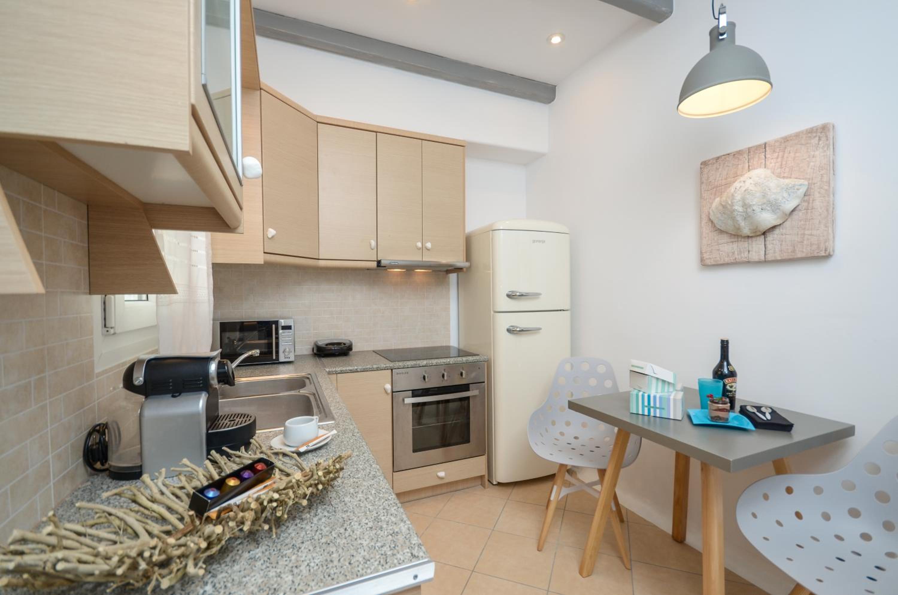 One-Bedroom Apartment - Photo 5