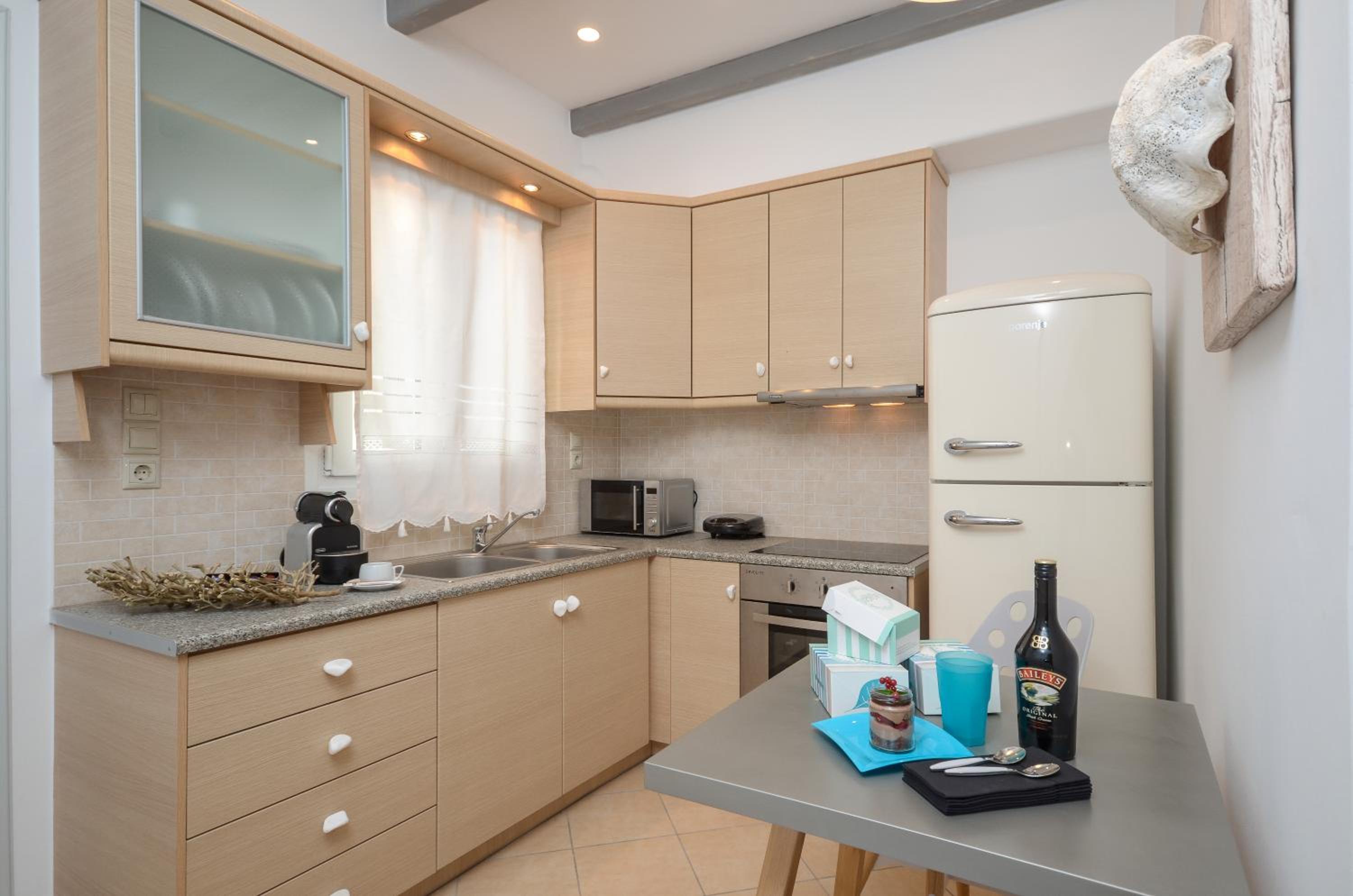 One-Bedroom Apartment - Photo 8