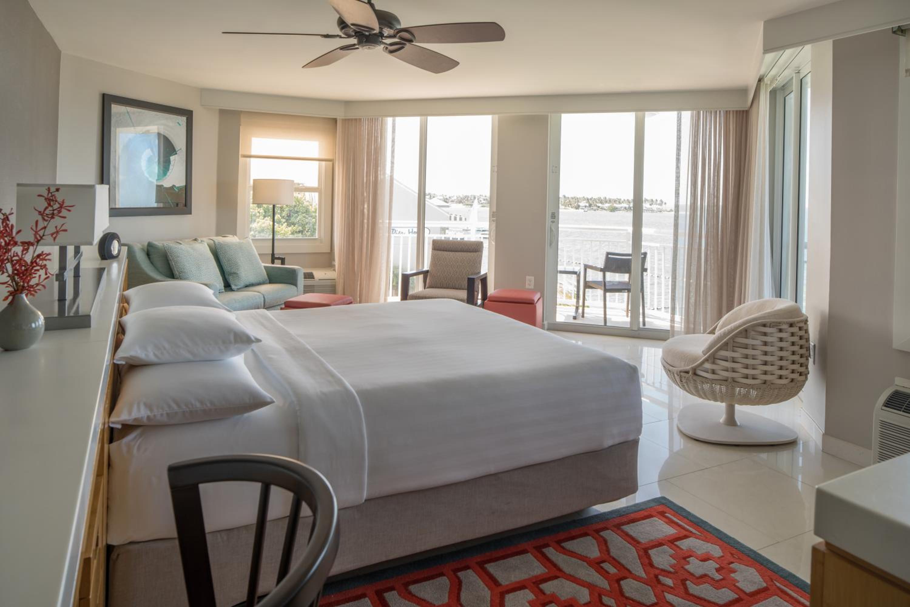 Deluxe King Room with Ocean View - Photo 1