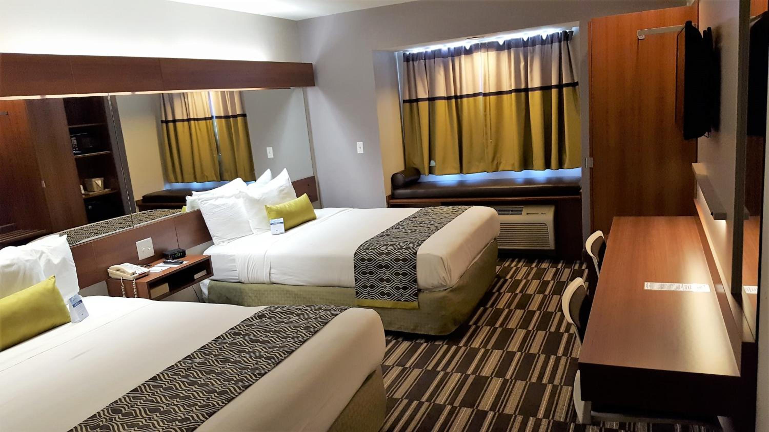 Queen Room with Two Queen Beds - Non-Smoking - Photo 1