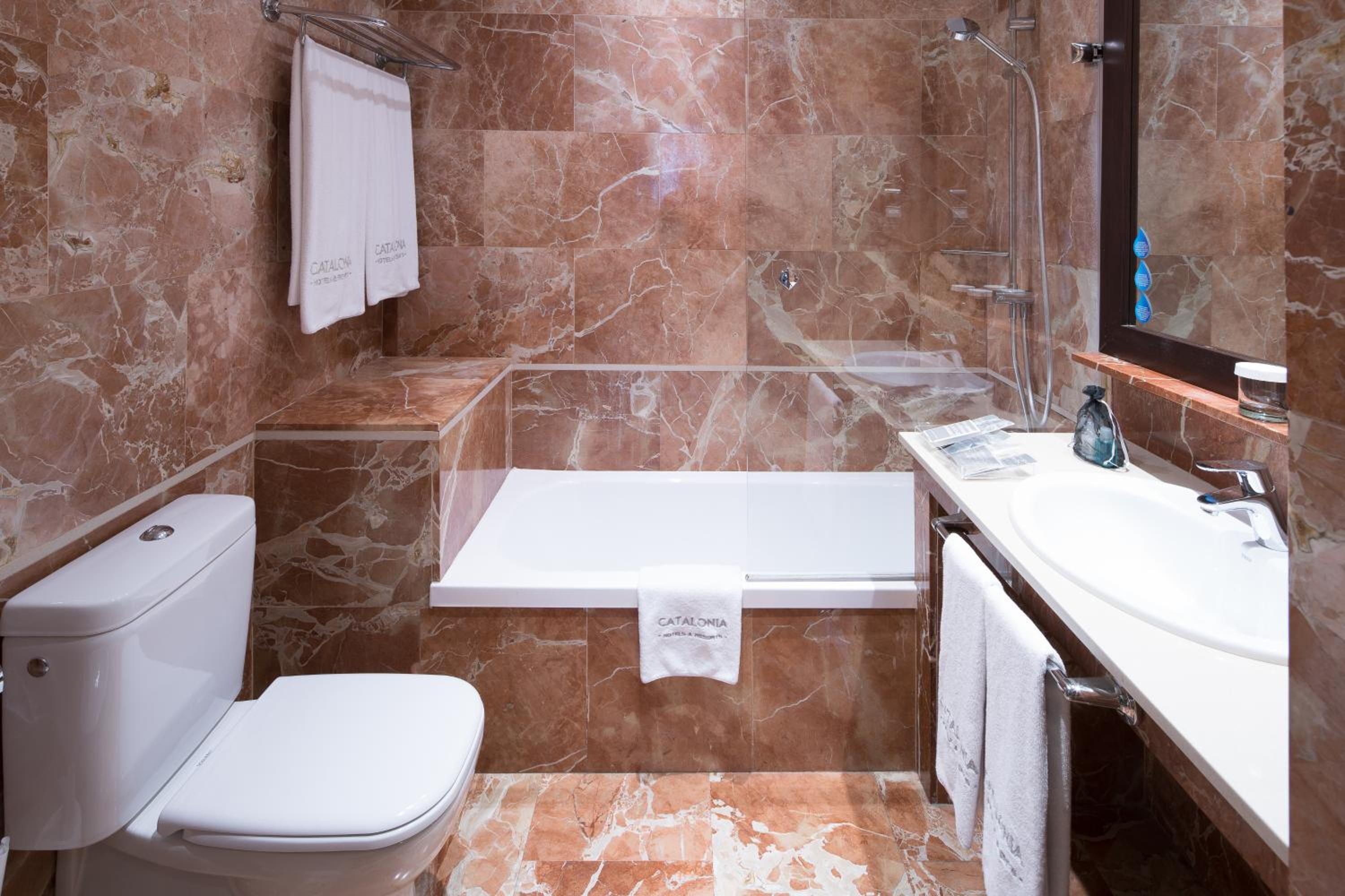 Standard Double or Twin Room photo 2