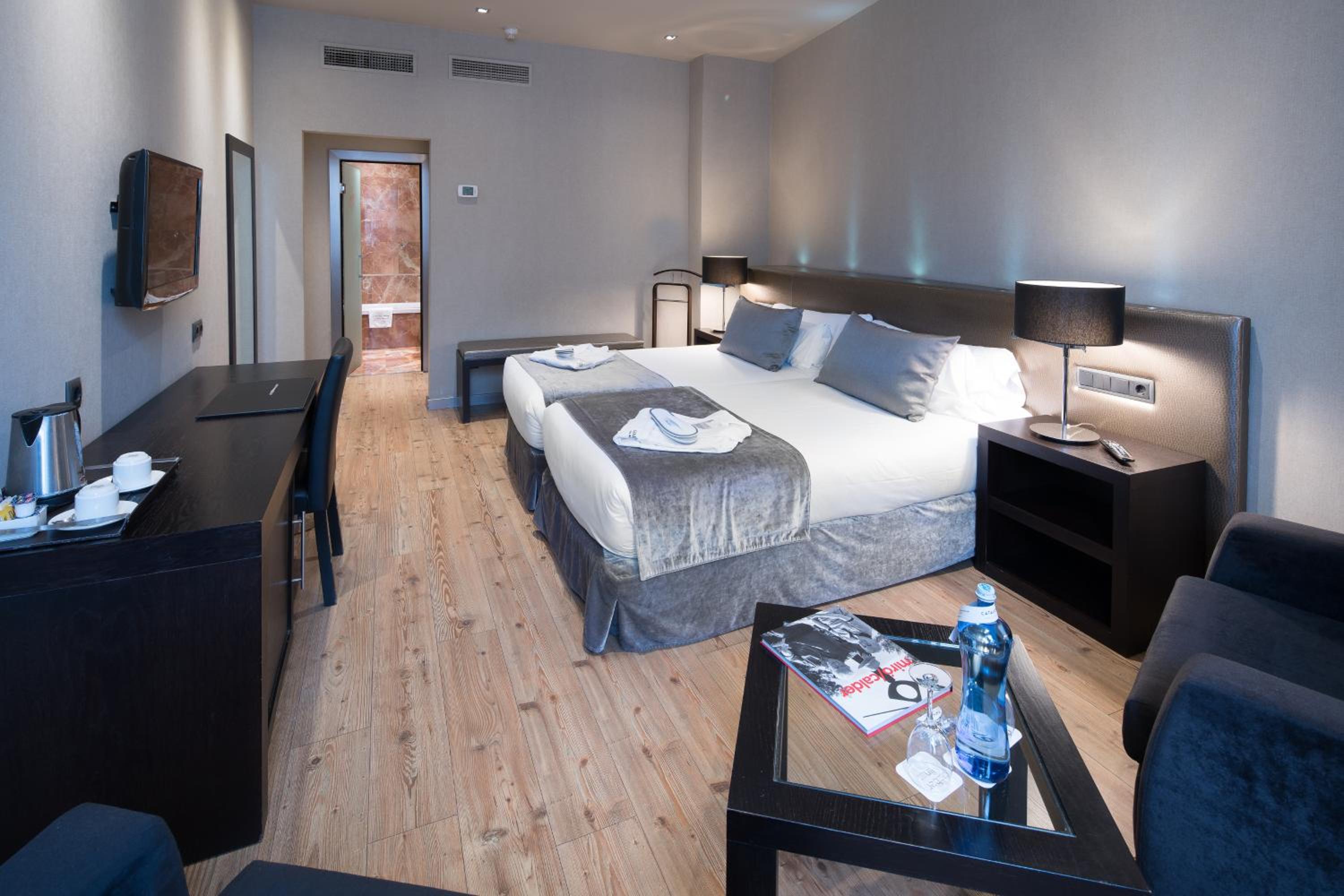 Superior Double or Twin Room photo 3